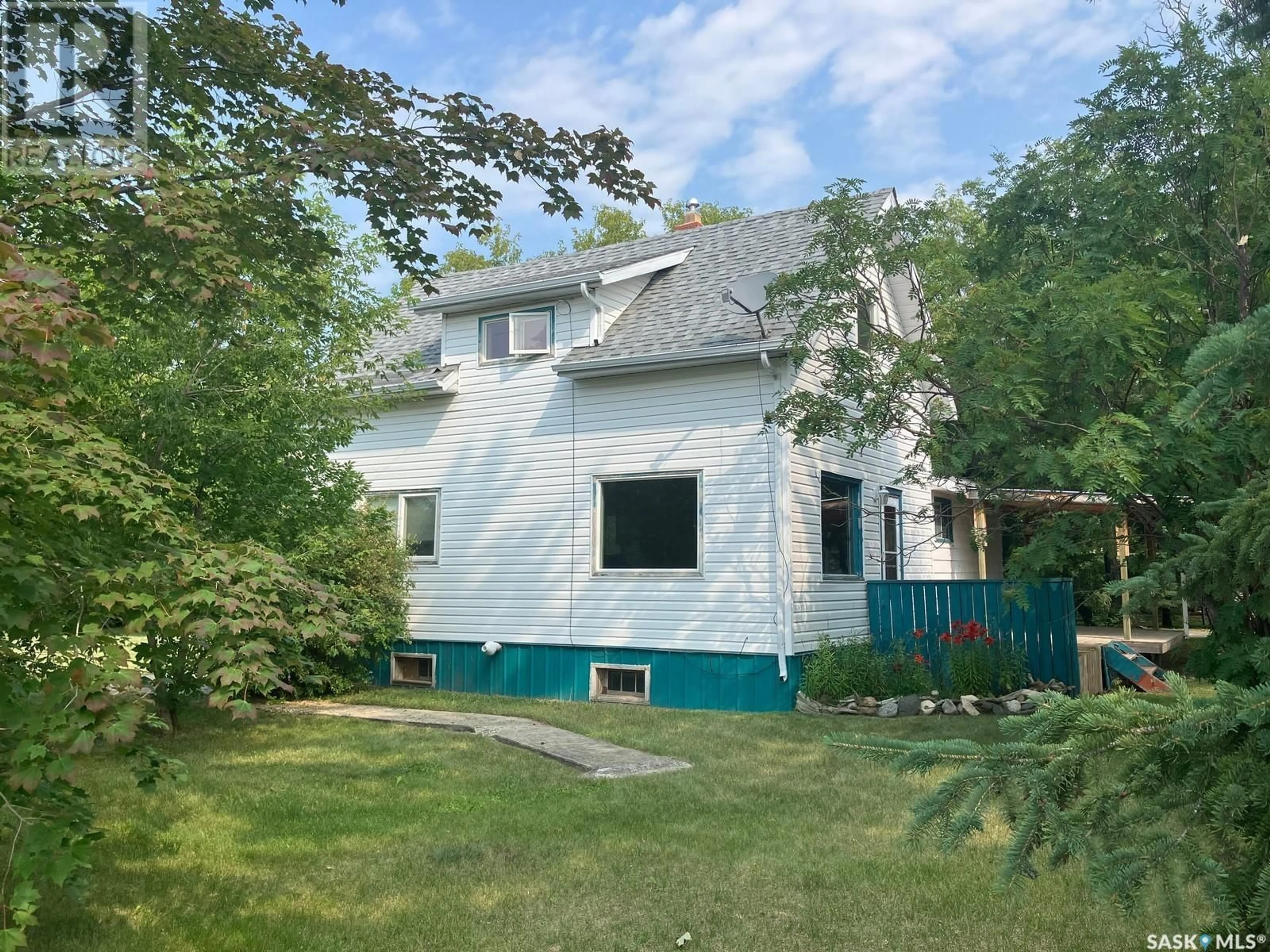 Frontside or backside of a home, cottage for 300 5th STREET N, Nipawin Saskatchewan S0E1E0