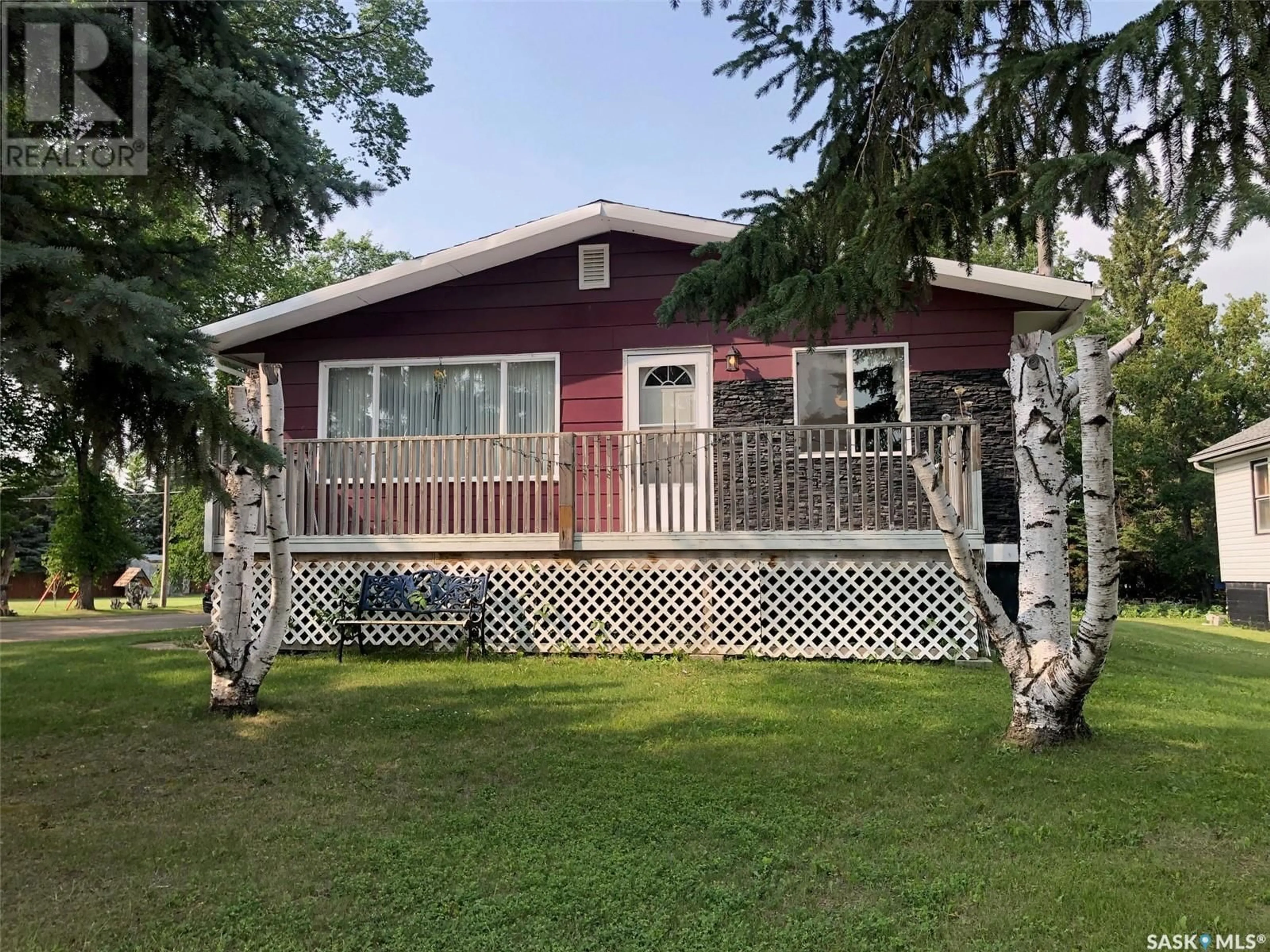 Cottage for 137 8th AVENUE W, Canora Saskatchewan S0A0L0