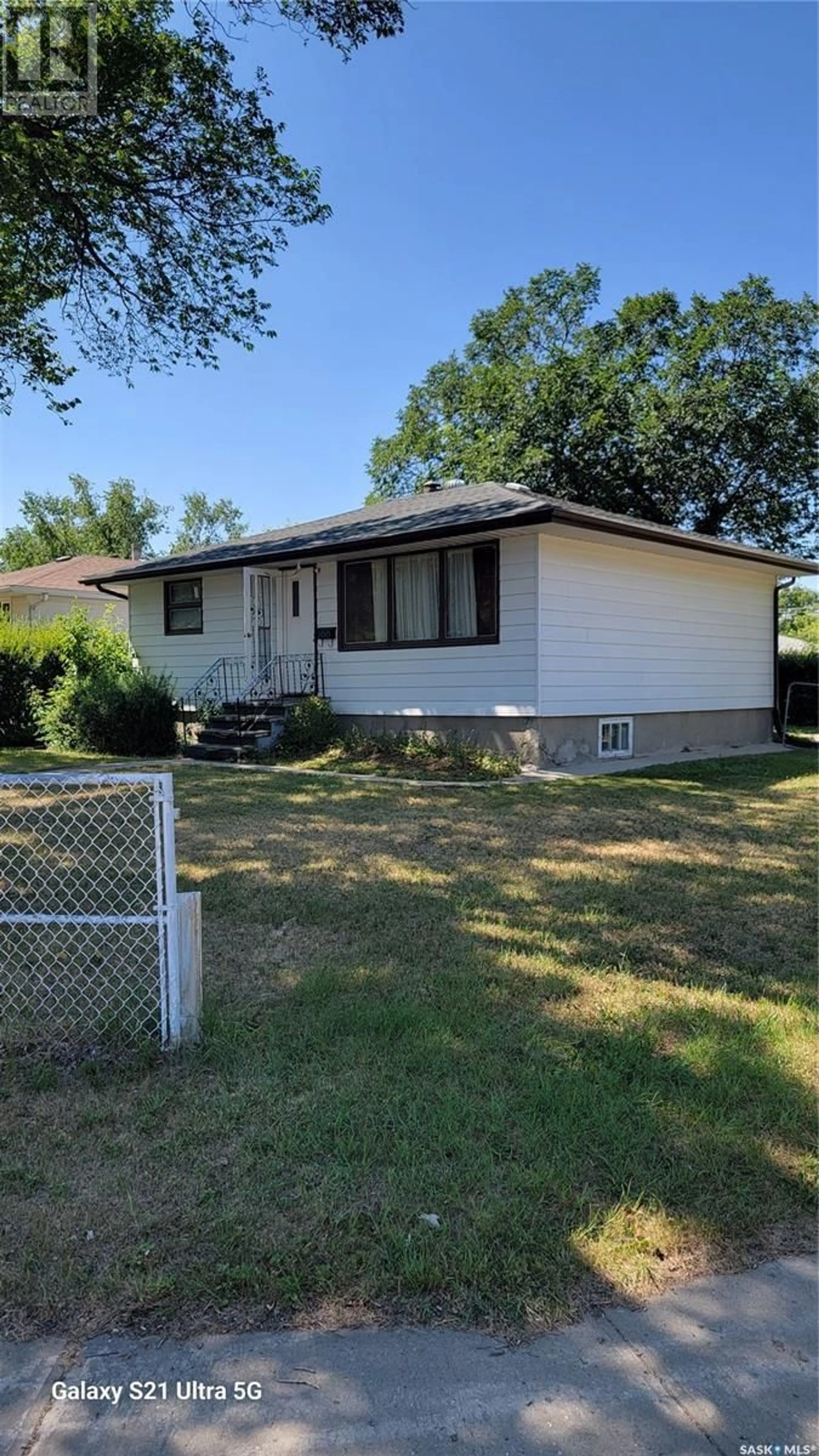 Frontside or backside of a home for 200 Smith STREET, Regina Saskatchewan S4R2K7