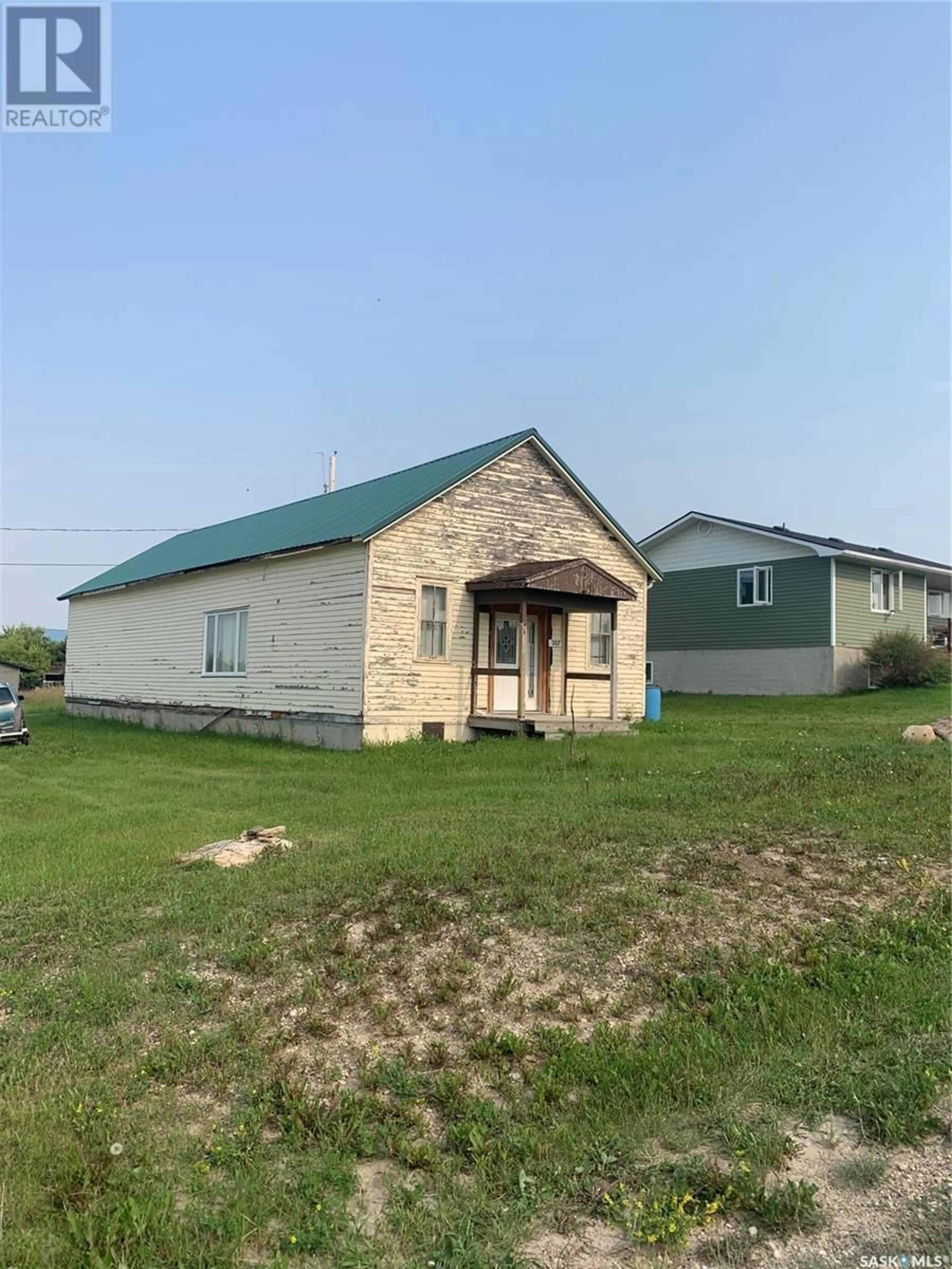 Outside view for 307 Richard STREET, Manitou Beach Saskatchewan S0K4T1