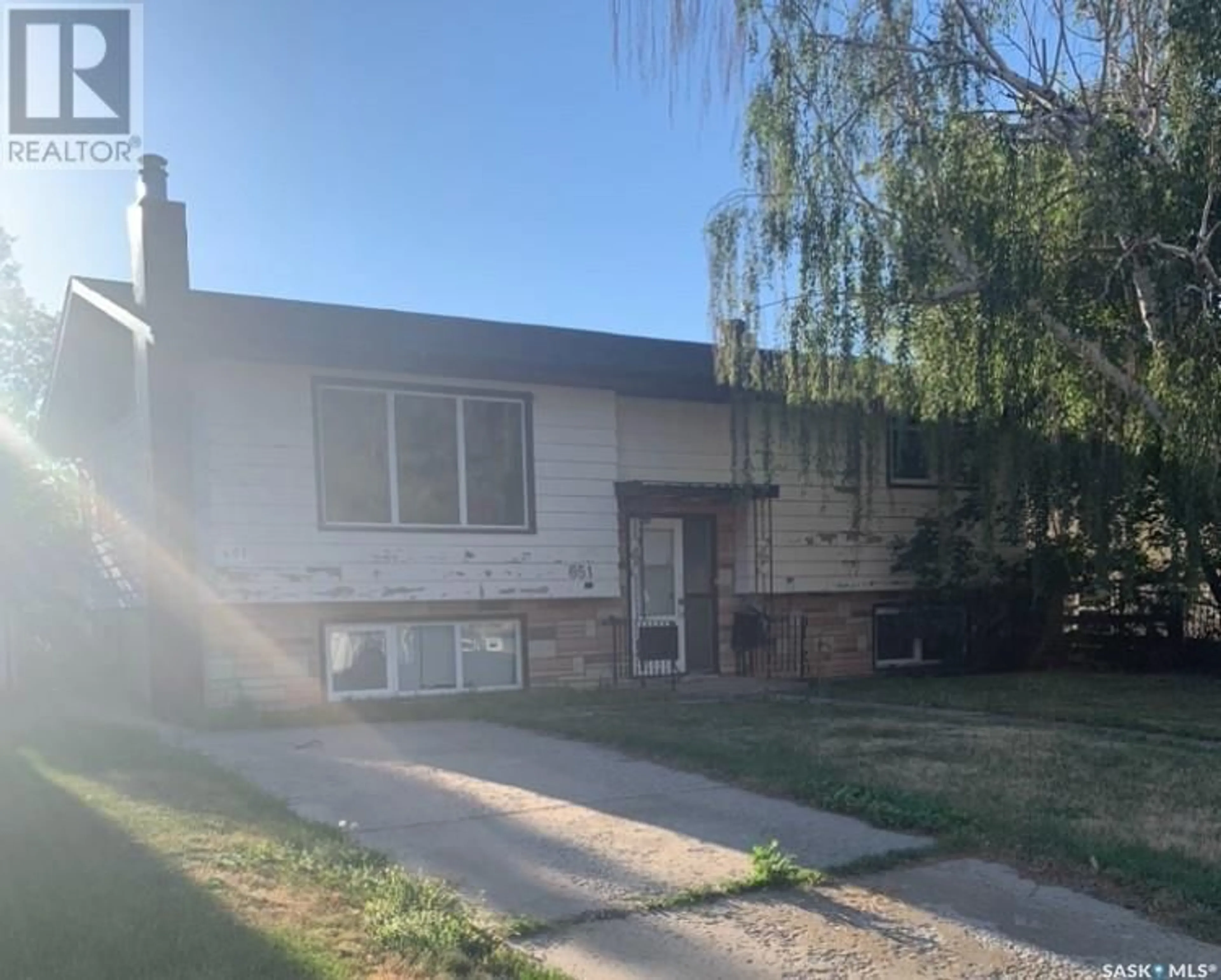 Frontside or backside of a home for 651 8th AVENUE NE, Swift Current Saskatchewan S9H2R4