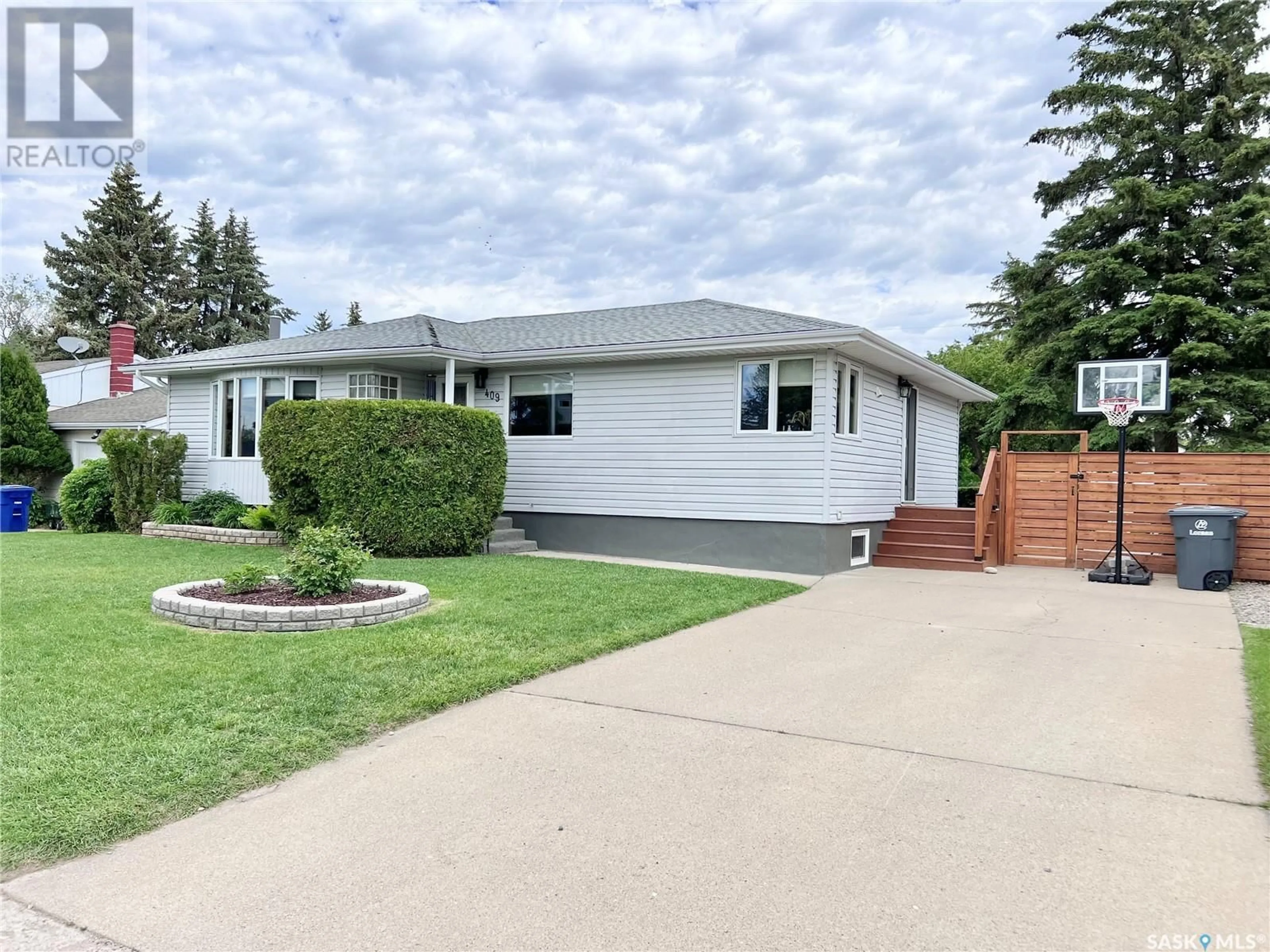 Frontside or backside of a home for 409 Thomson STREET, Outlook Saskatchewan S0L2N0