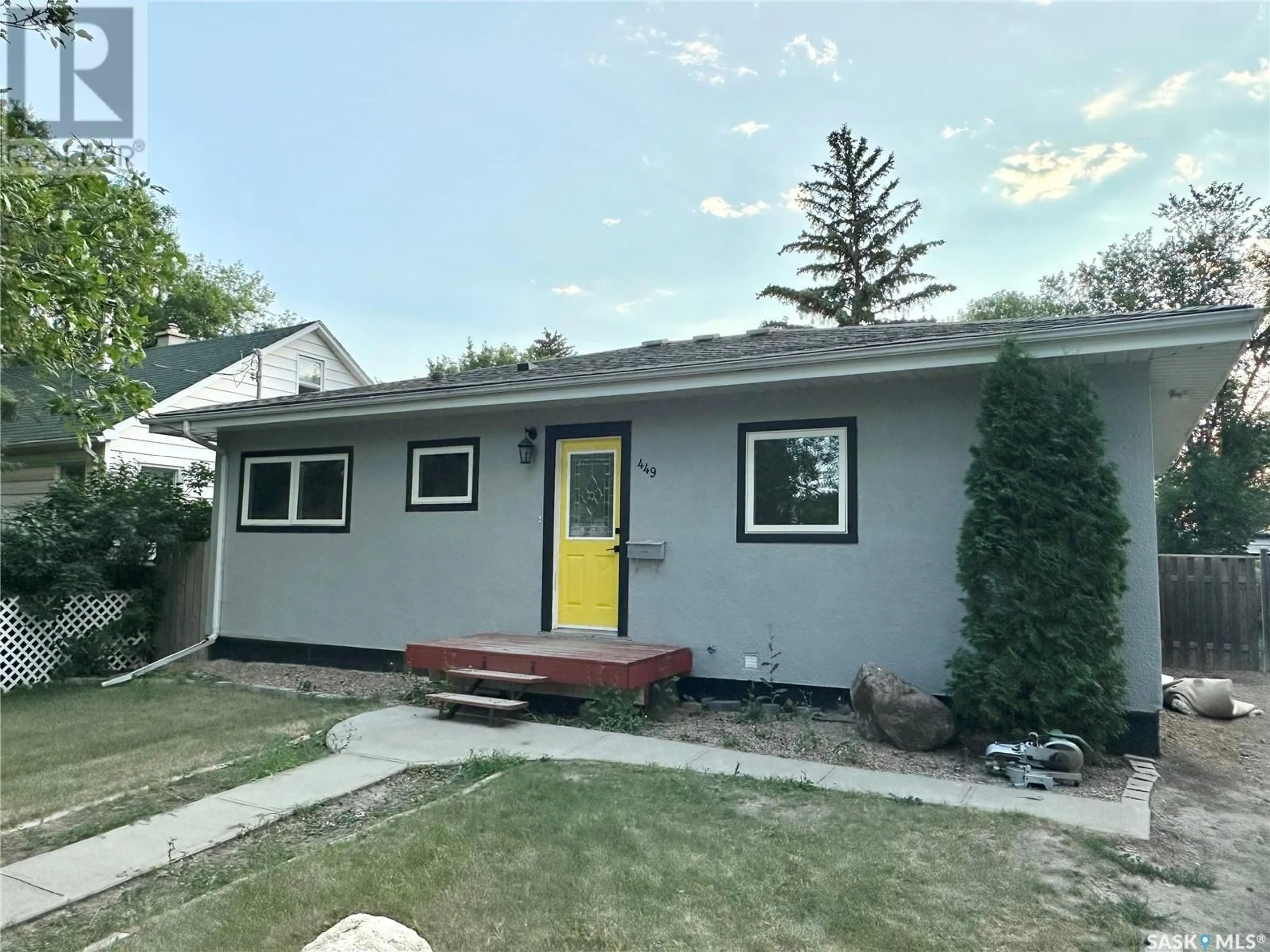 Frontside or backside of a home for 449 5th STREET, Weyburn Saskatchewan S4H0Z7