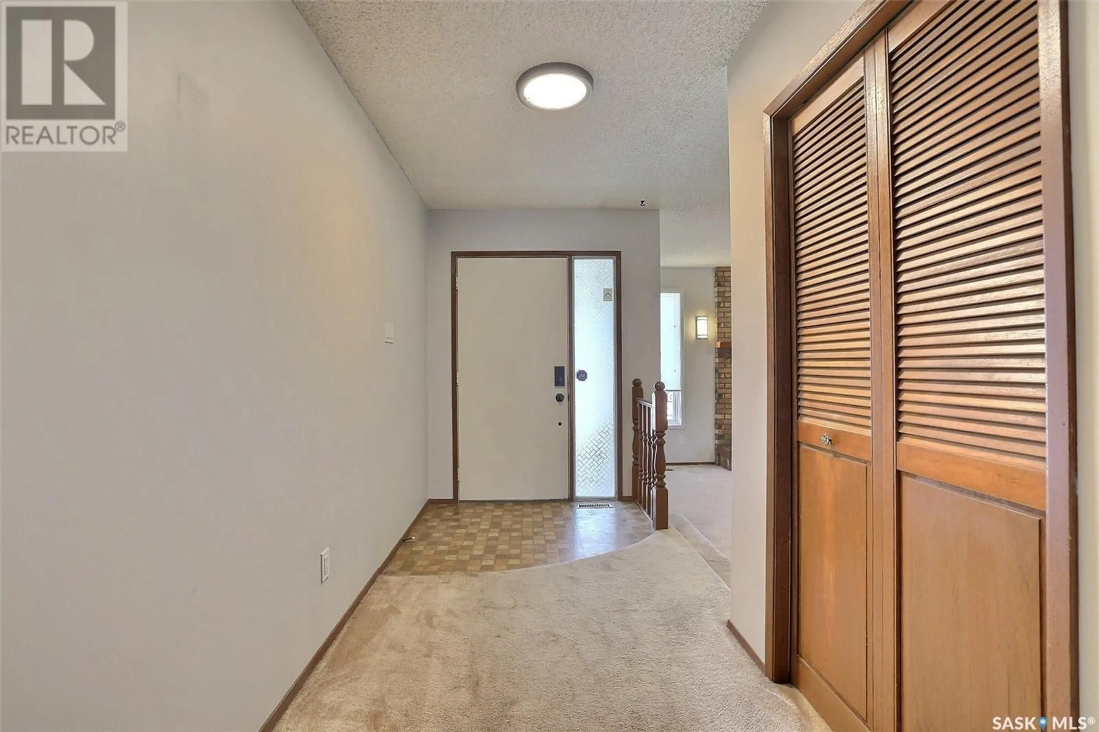 Indoor foyer for 3307 Carnegie STREET, Regina Saskatchewan S4R8J4