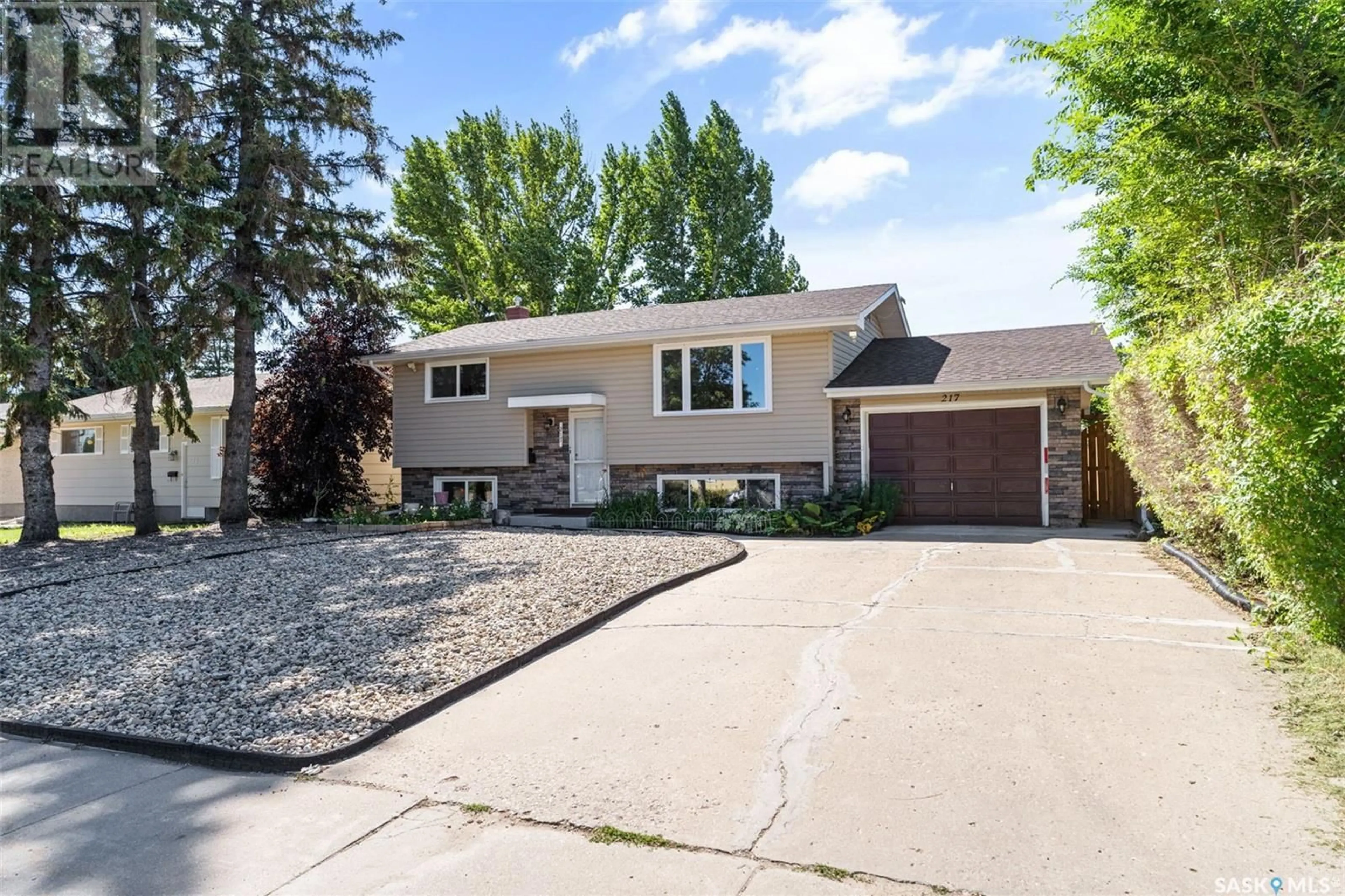 Frontside or backside of a home for 217 Campion CRESCENT, Saskatoon Saskatchewan S7H3T8