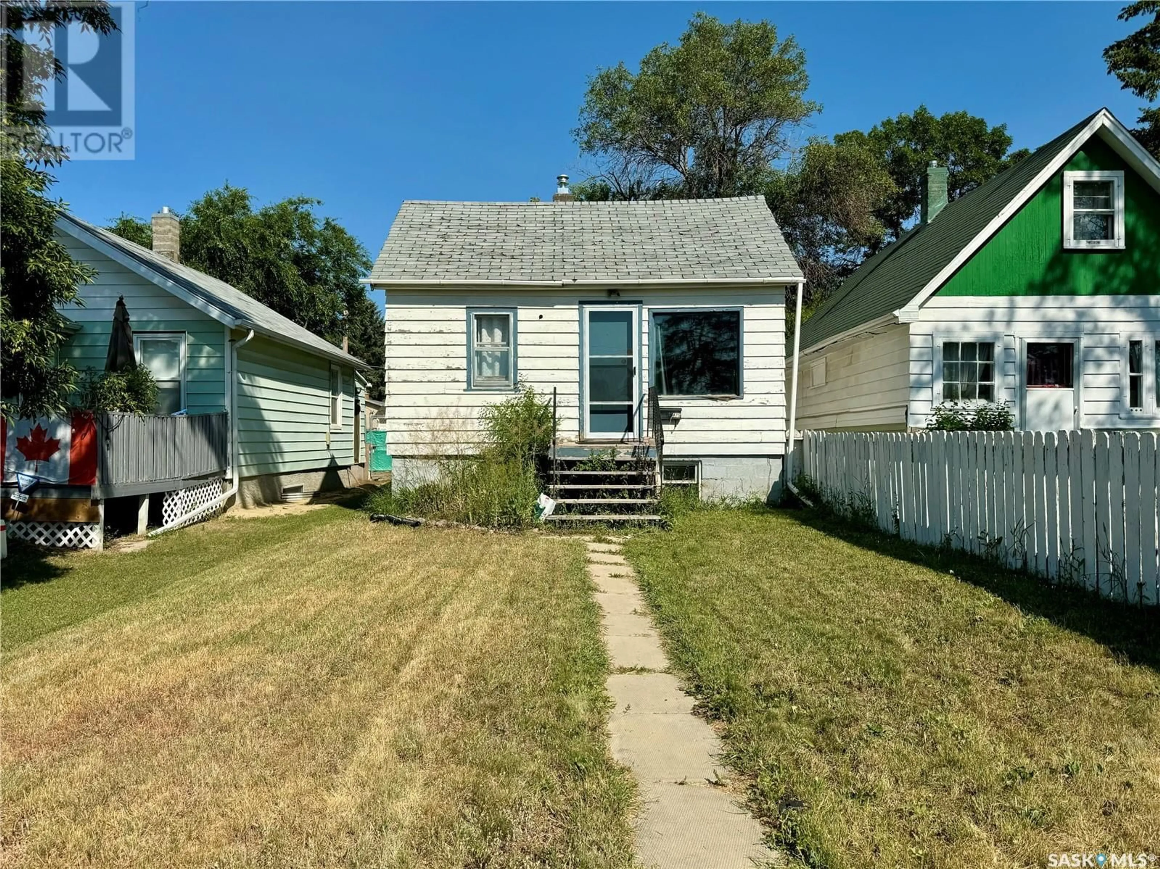 Frontside or backside of a home for 425 Wascana STREET, Regina Saskatchewan S4R4J1