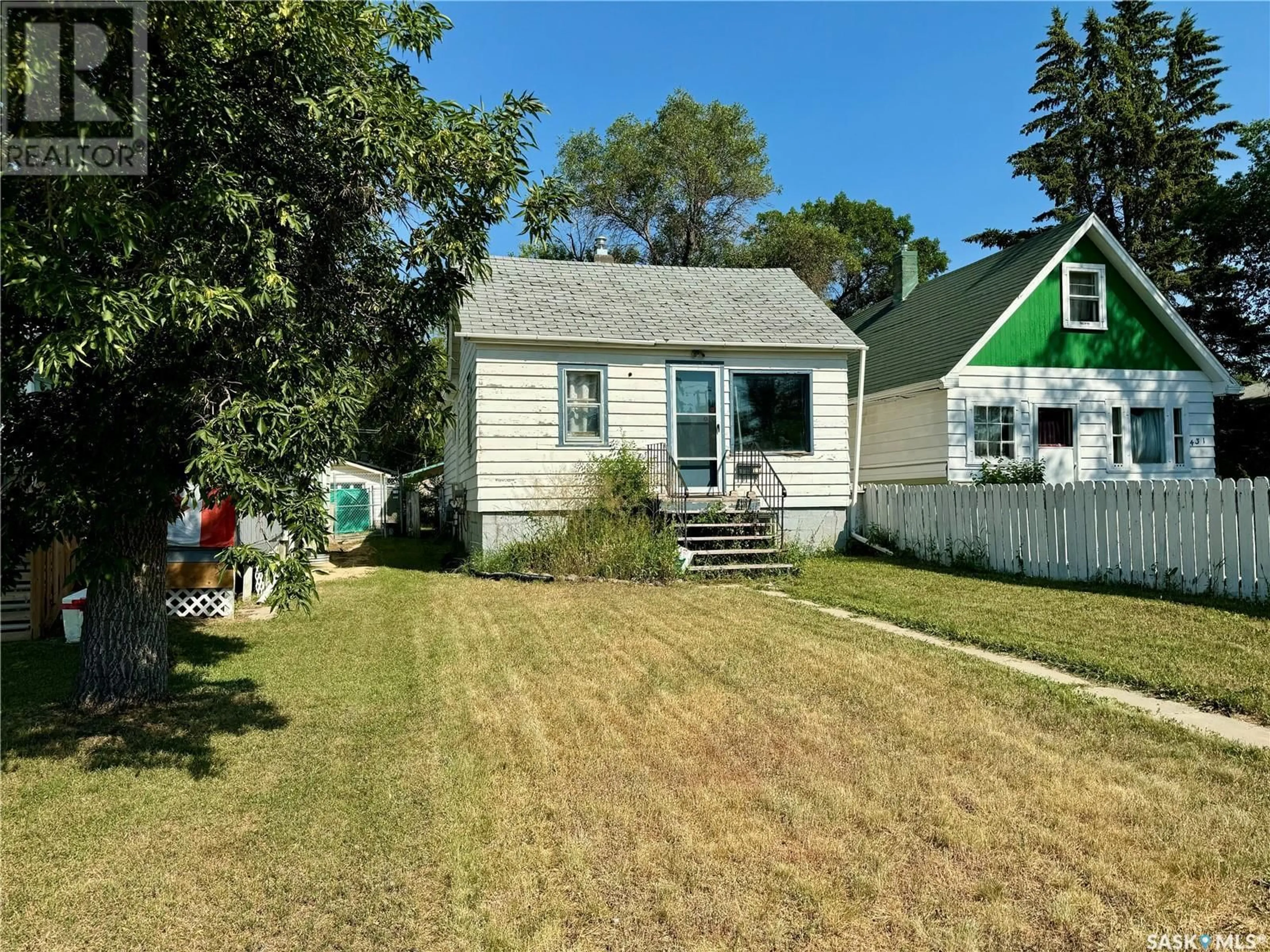 Cottage for 425 Wascana STREET, Regina Saskatchewan S4R4J1