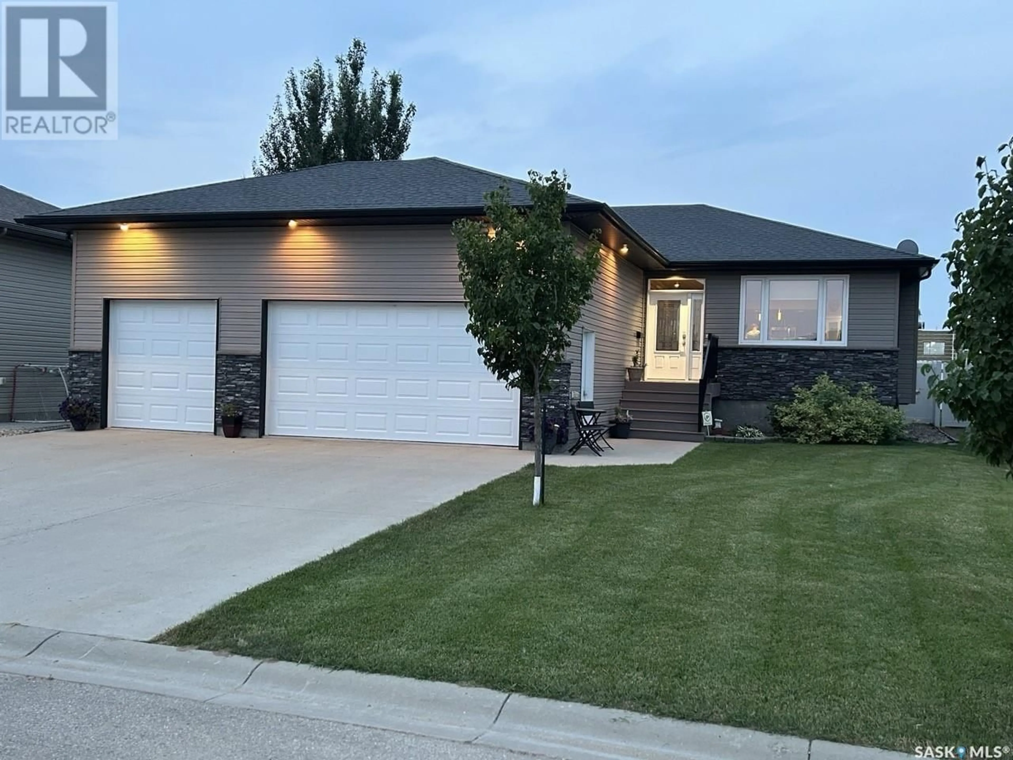 Frontside or backside of a home for 73 Everton CRESCENT, Moose Jaw Saskatchewan S6K0A3