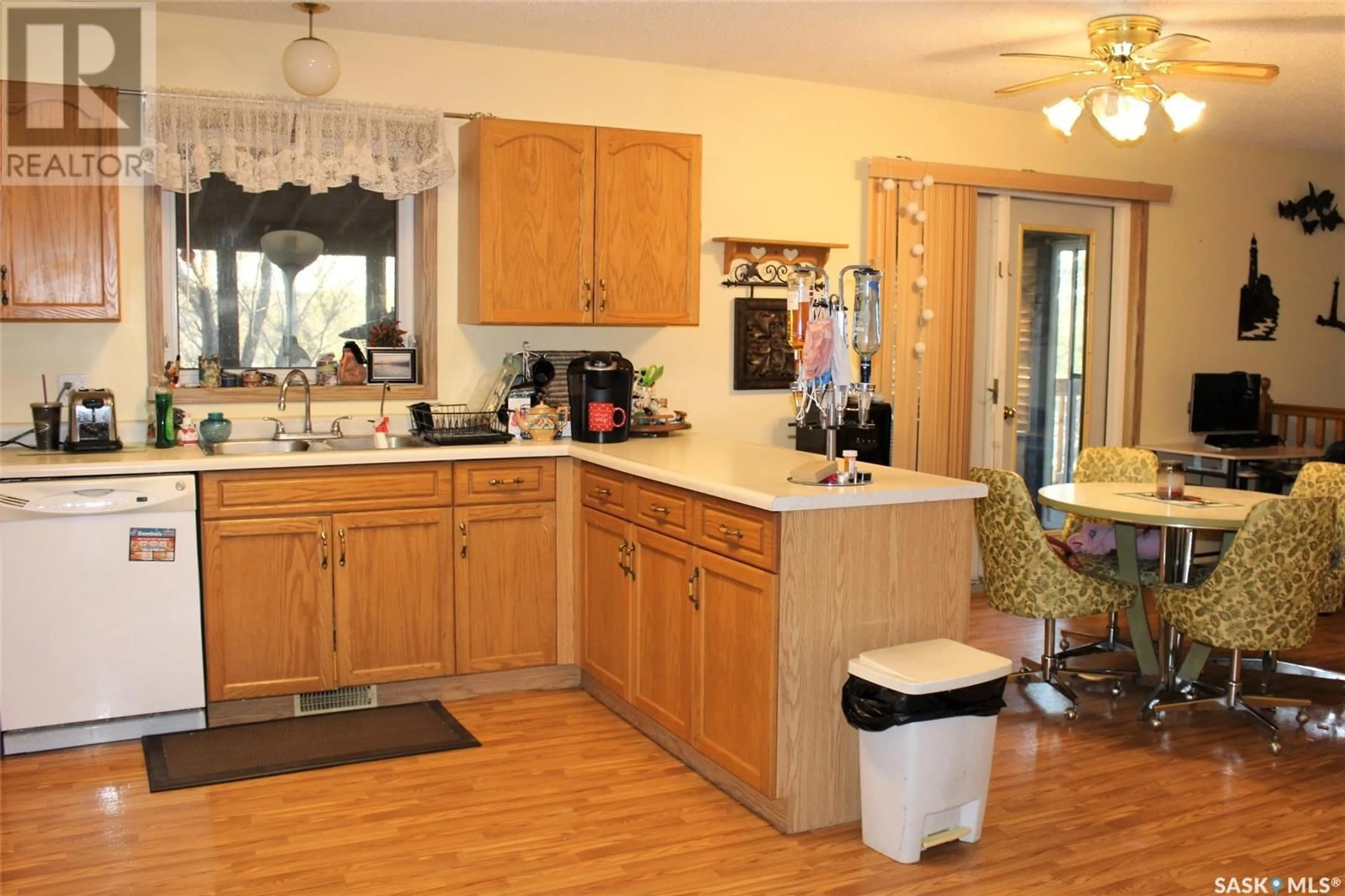 Kitchen, wood floors, cottage for Kolke Acreage, Estevan Rm No. 5 Saskatchewan S4A0T8