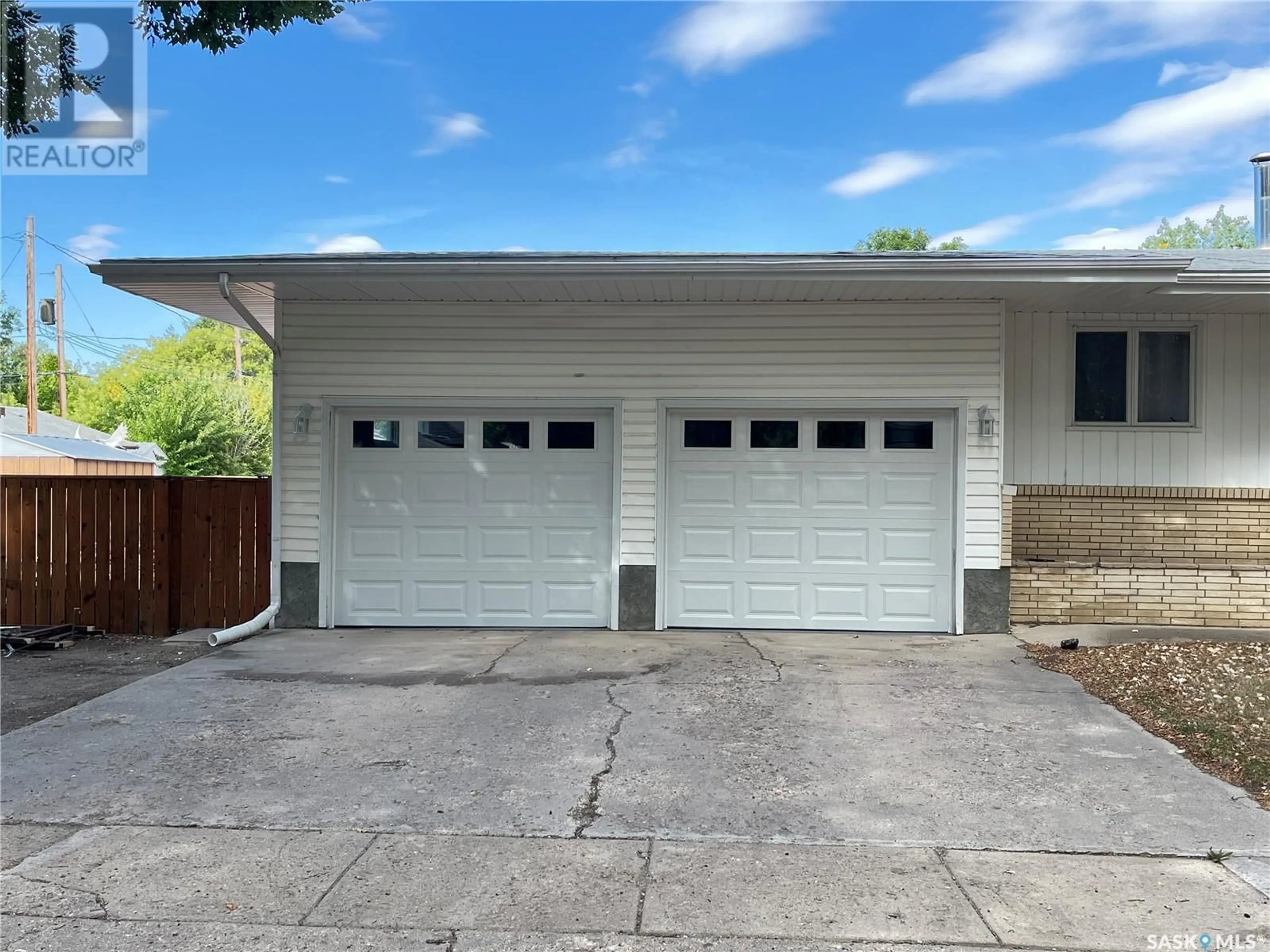 Indoor garage for 301 ASPEN STREET, Maple Creek Saskatchewan S0N1N0
