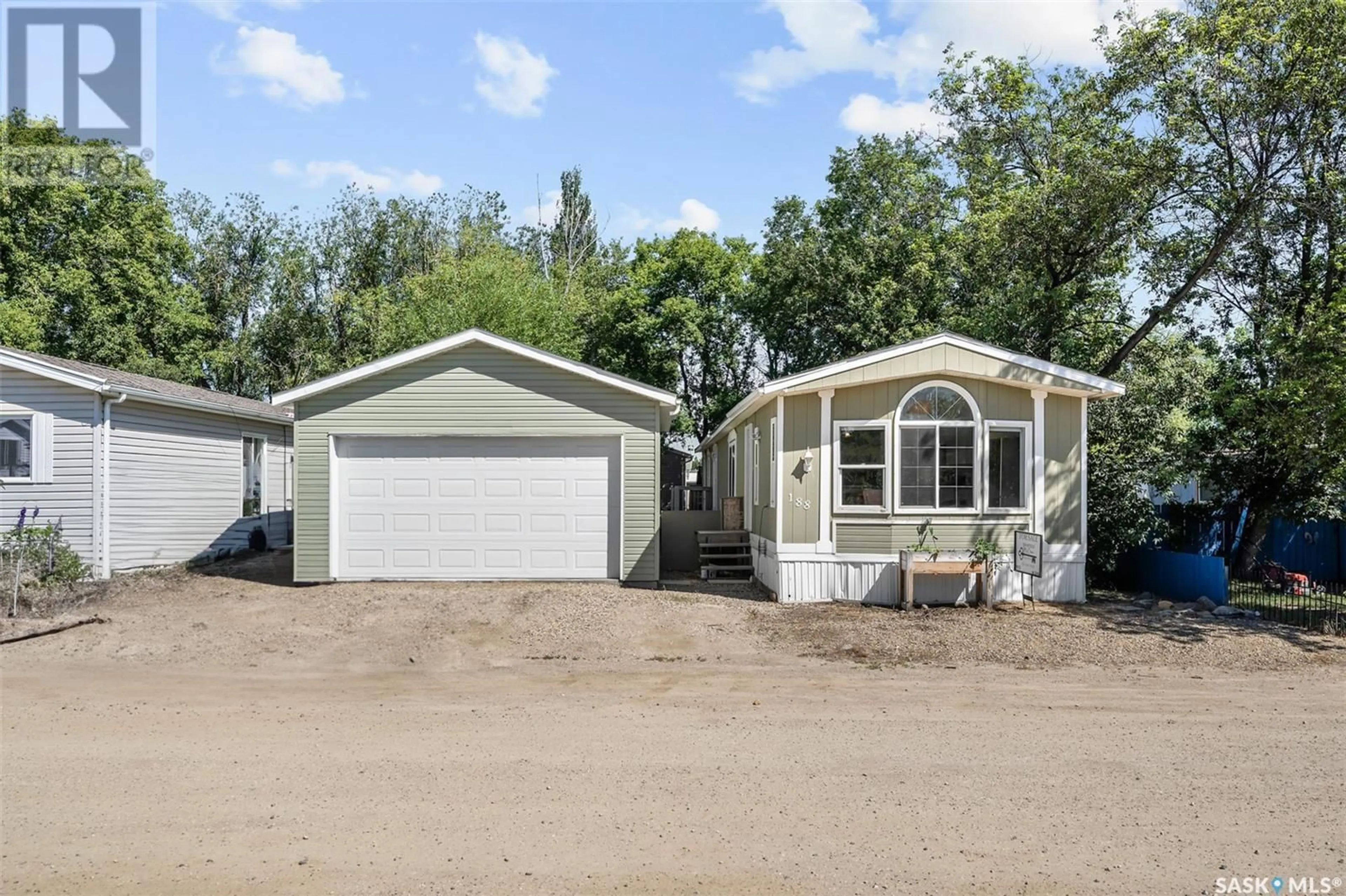 Home with vinyl exterior material for 188 Cottonwood DRIVE, Sunset Estates Saskatchewan S7B0A4