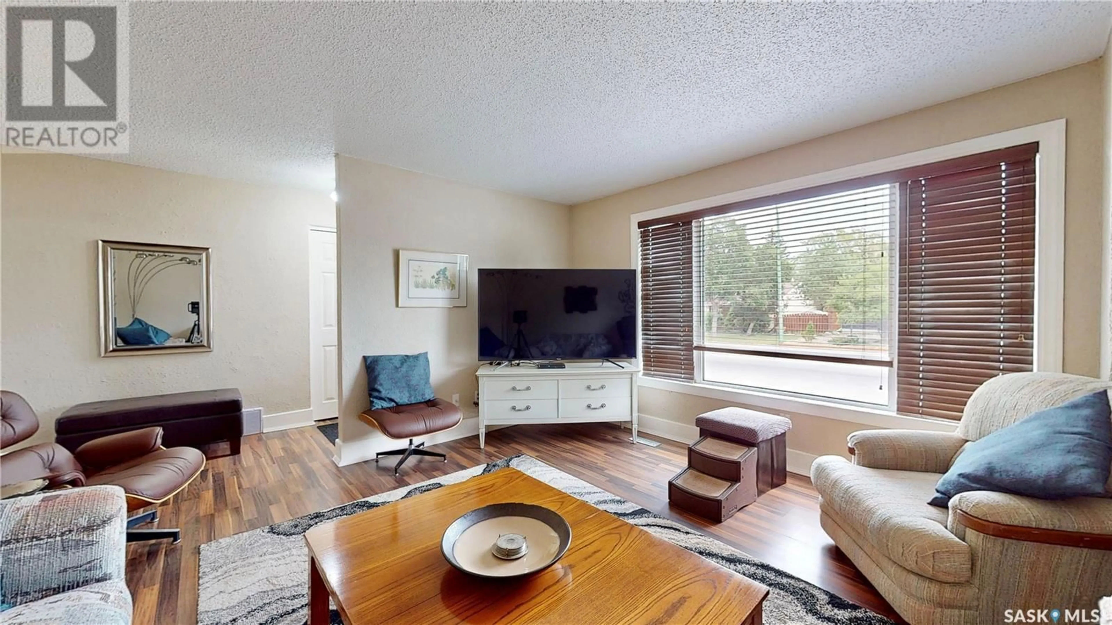 Living room for 1506 Fleet STREET, Regina Saskatchewan S4N5R9