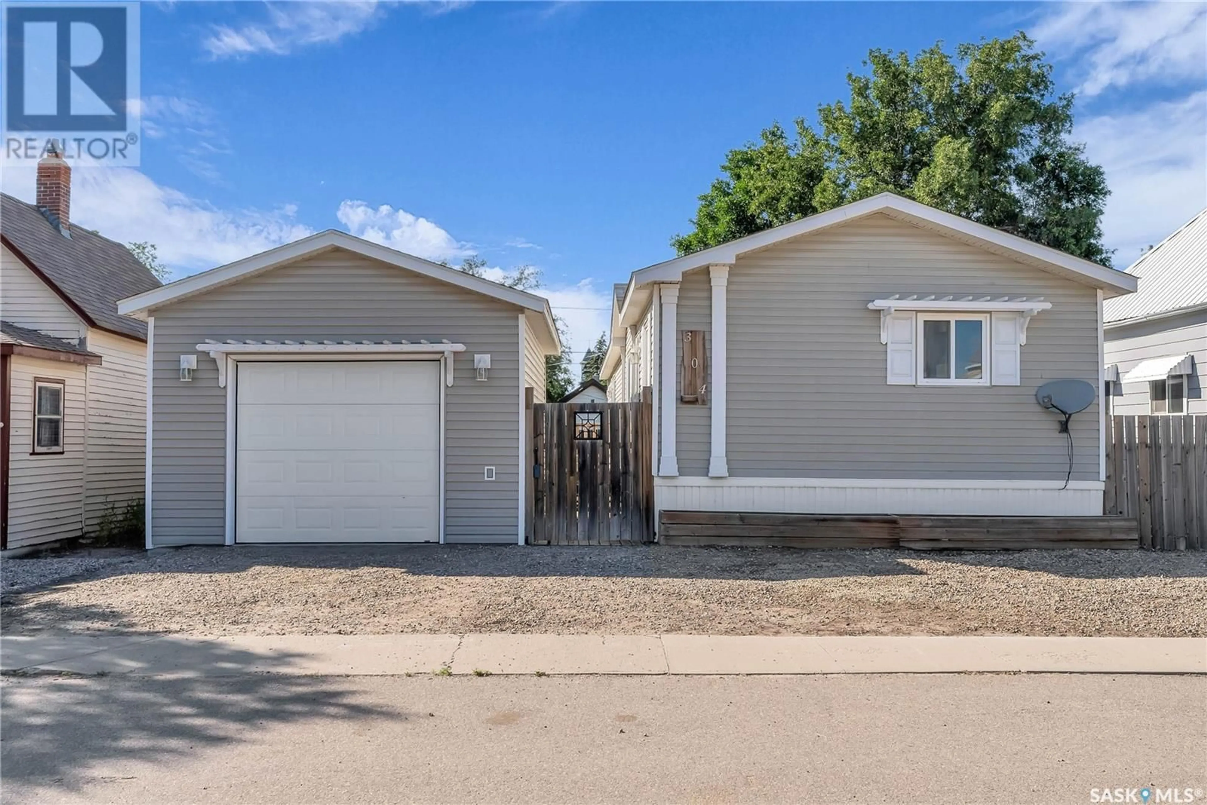 A pic from exterior of the house or condo for 304 Lincoln AVENUE, Hanley Saskatchewan S0E2G0