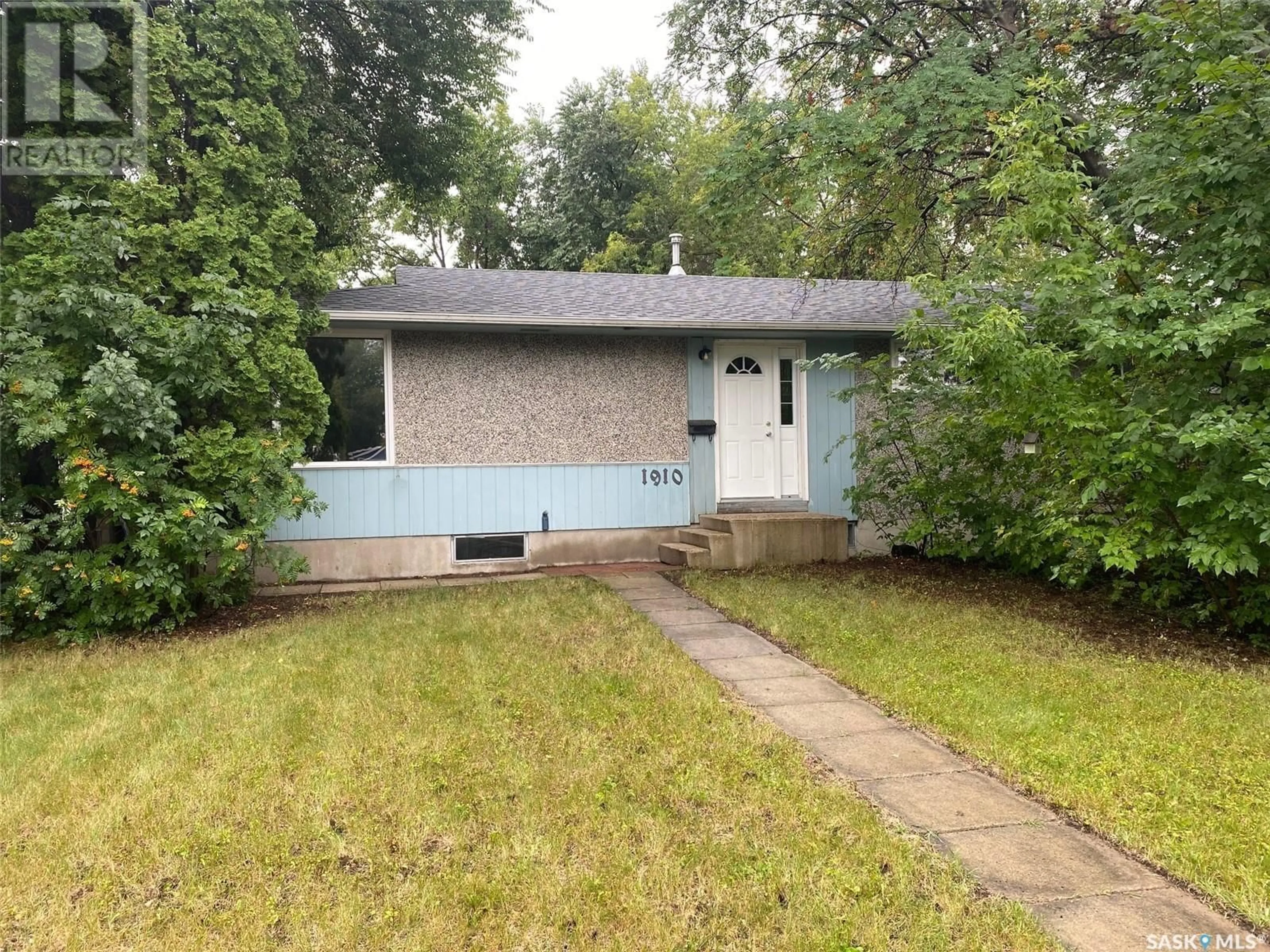 Frontside or backside of a home for 1910 Wilson CRESCENT, Saskatoon Saskatchewan S7J2P2