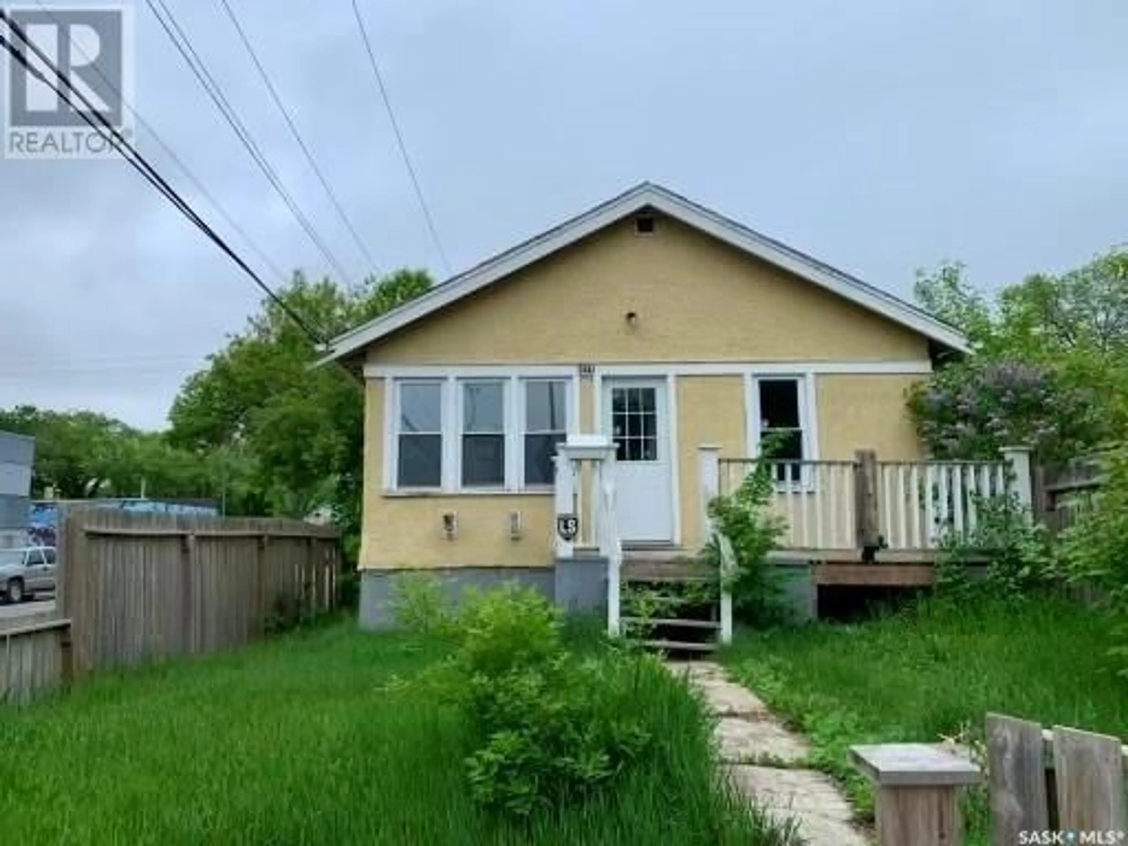 Frontside or backside of a home for 1078 Rae STREET, Regina Saskatchewan S4T2B6