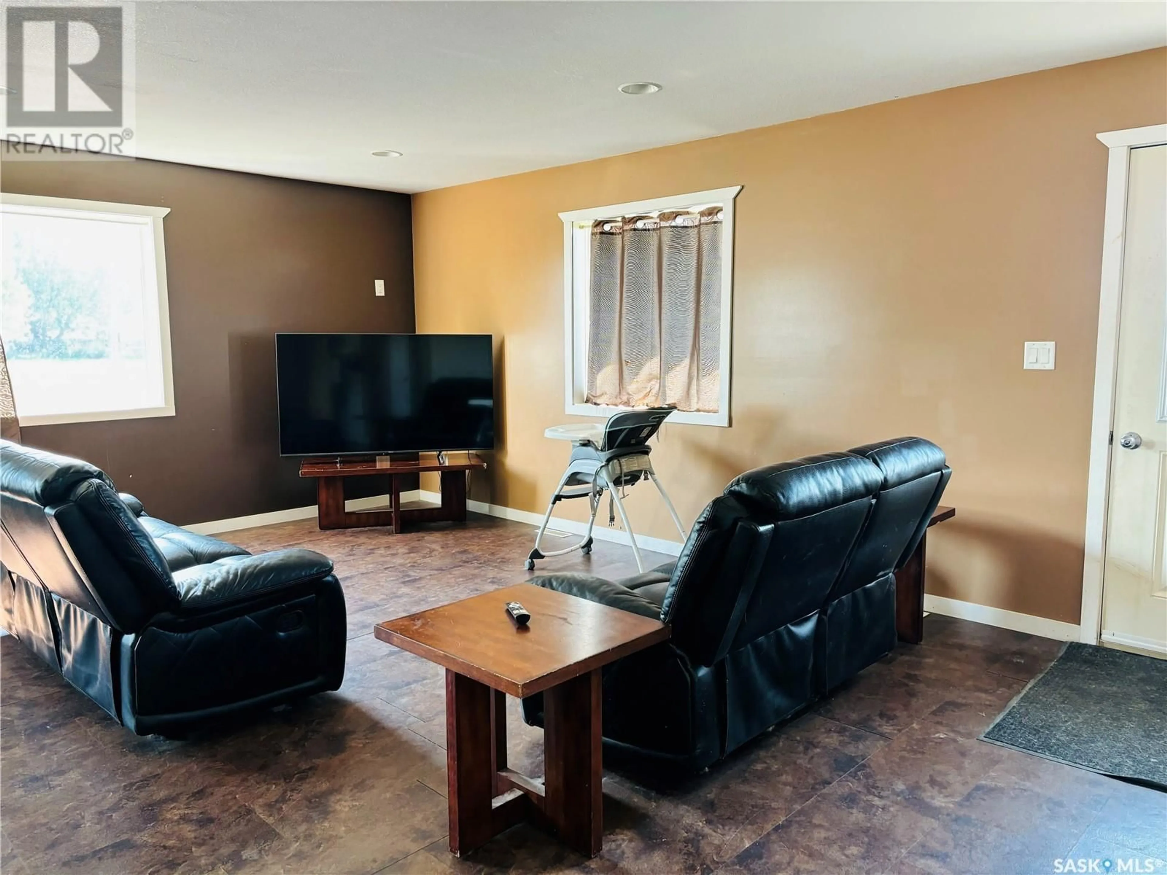 Living room, wood floors for 301 3rd STREET, Frobisher Saskatchewan S0C0Y0