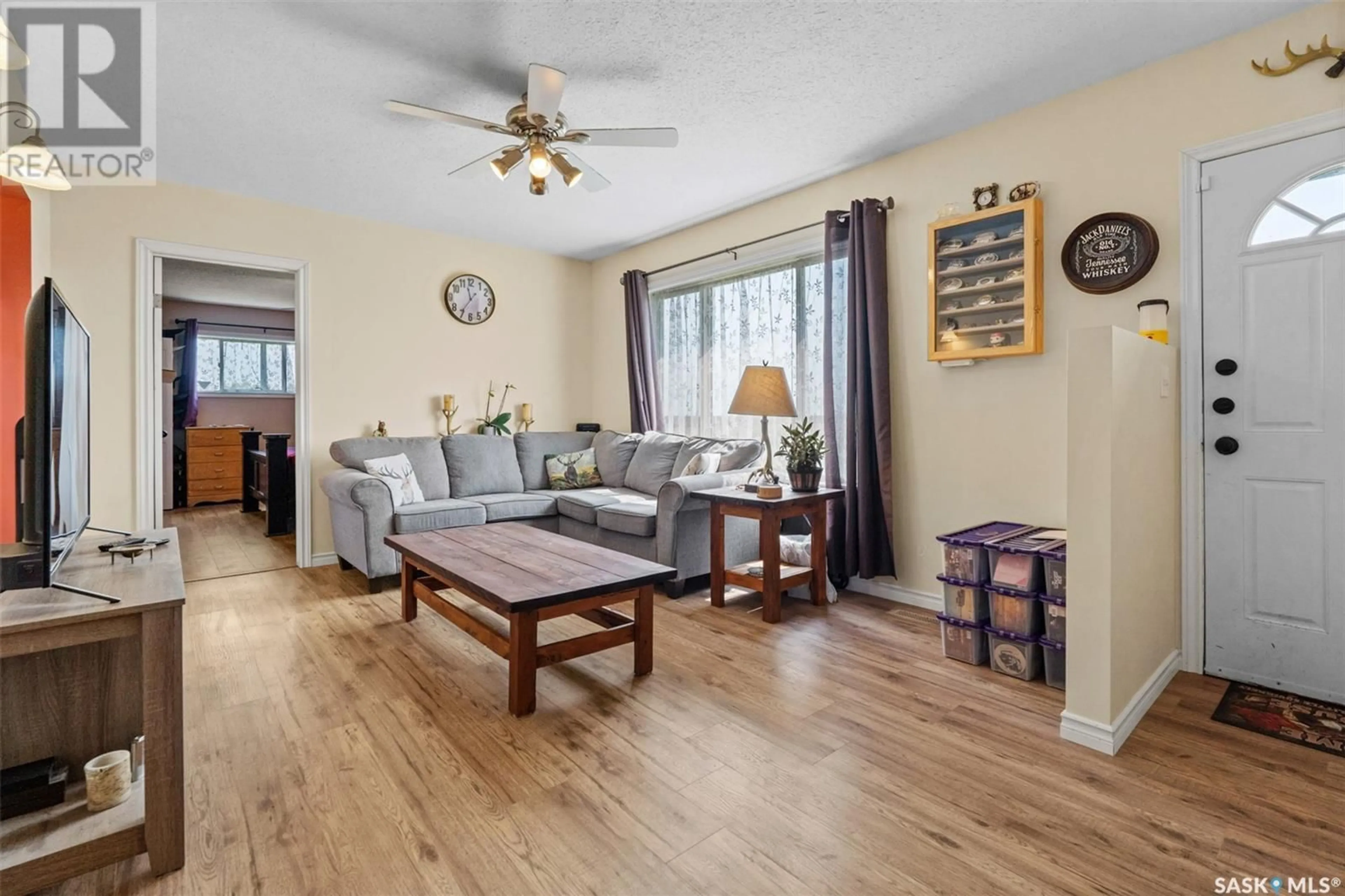 Living room for Norris acreage, Perdue Rm No. 346 Saskatchewan S0K0J0