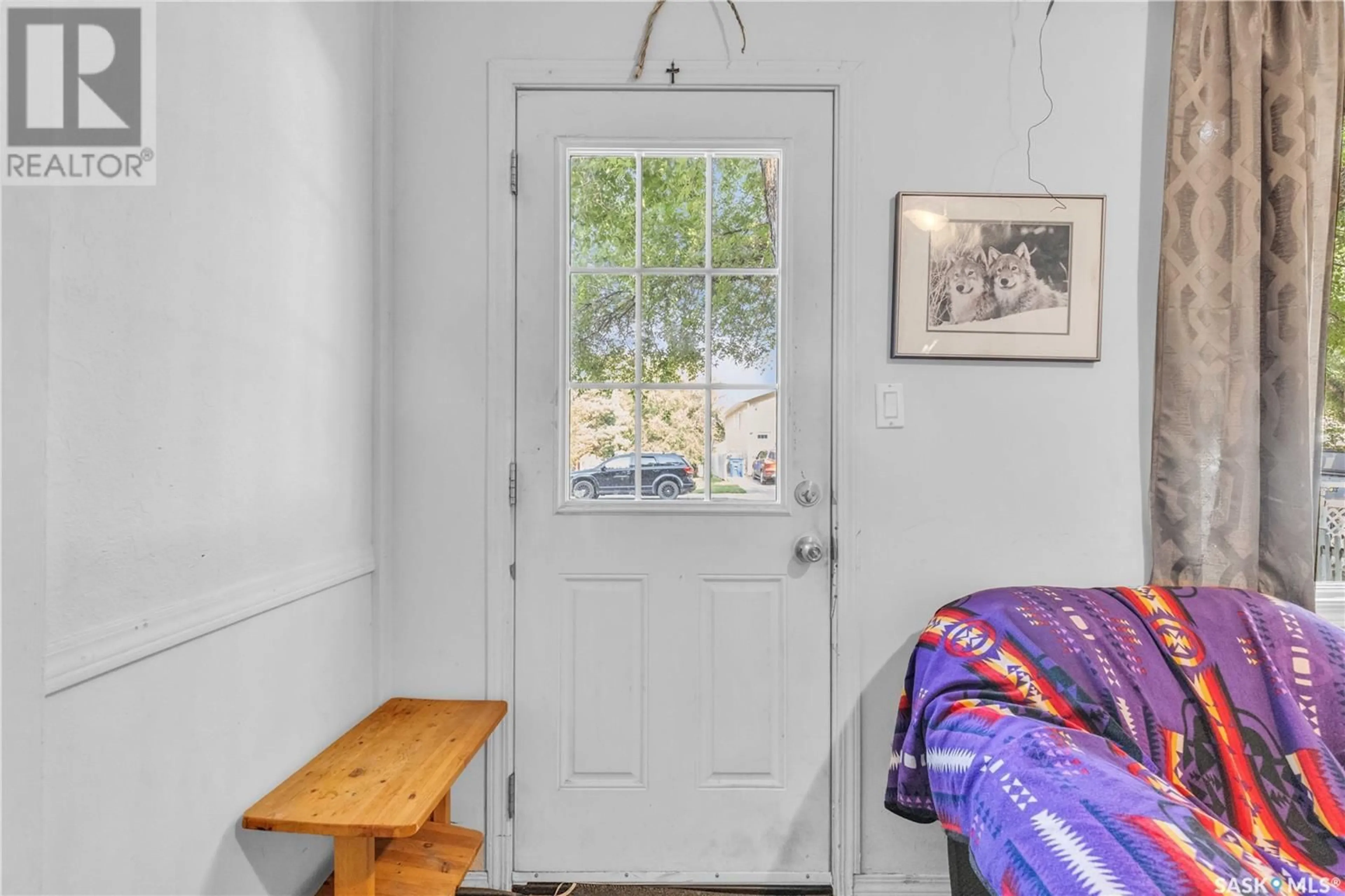 Indoor entryway for 219 Y AVENUE, Saskatoon Saskatchewan S7M3J4