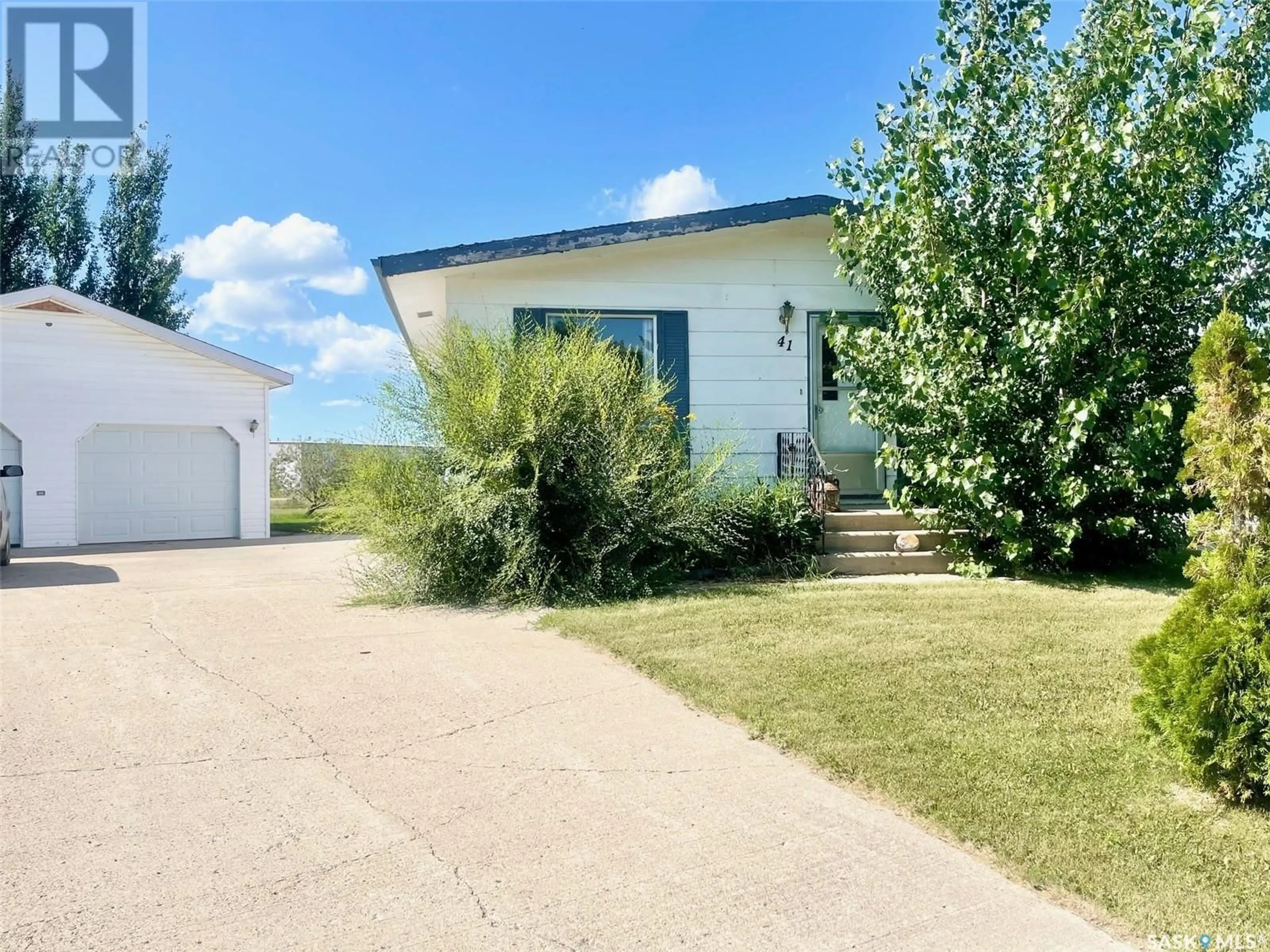 Frontside or backside of a home for 41 Collacott DRIVE, Yorkton Saskatchewan S3N3E5