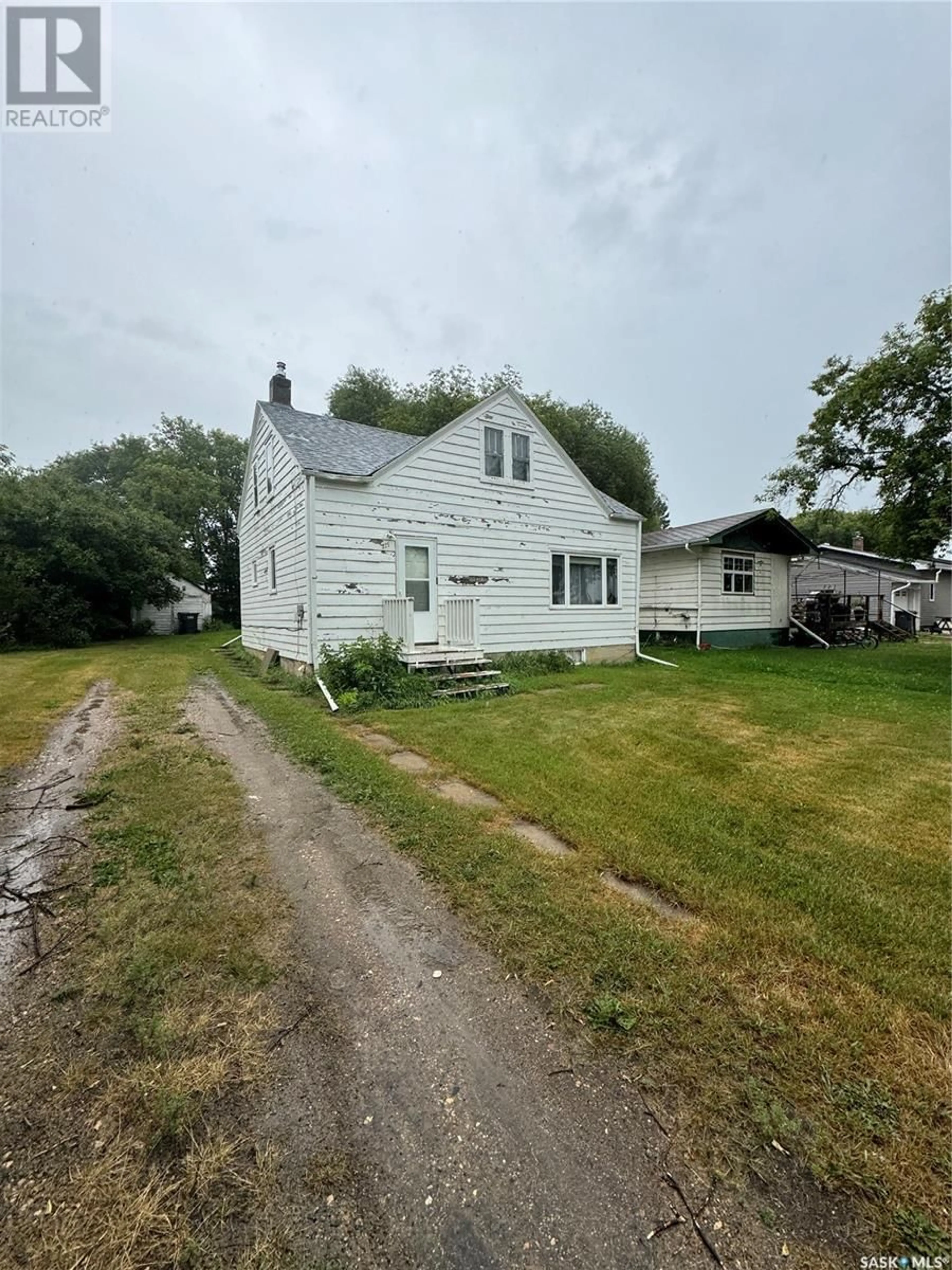 Frontside or backside of a home for 225 First STREET E, Norquay Saskatchewan S0E1A0