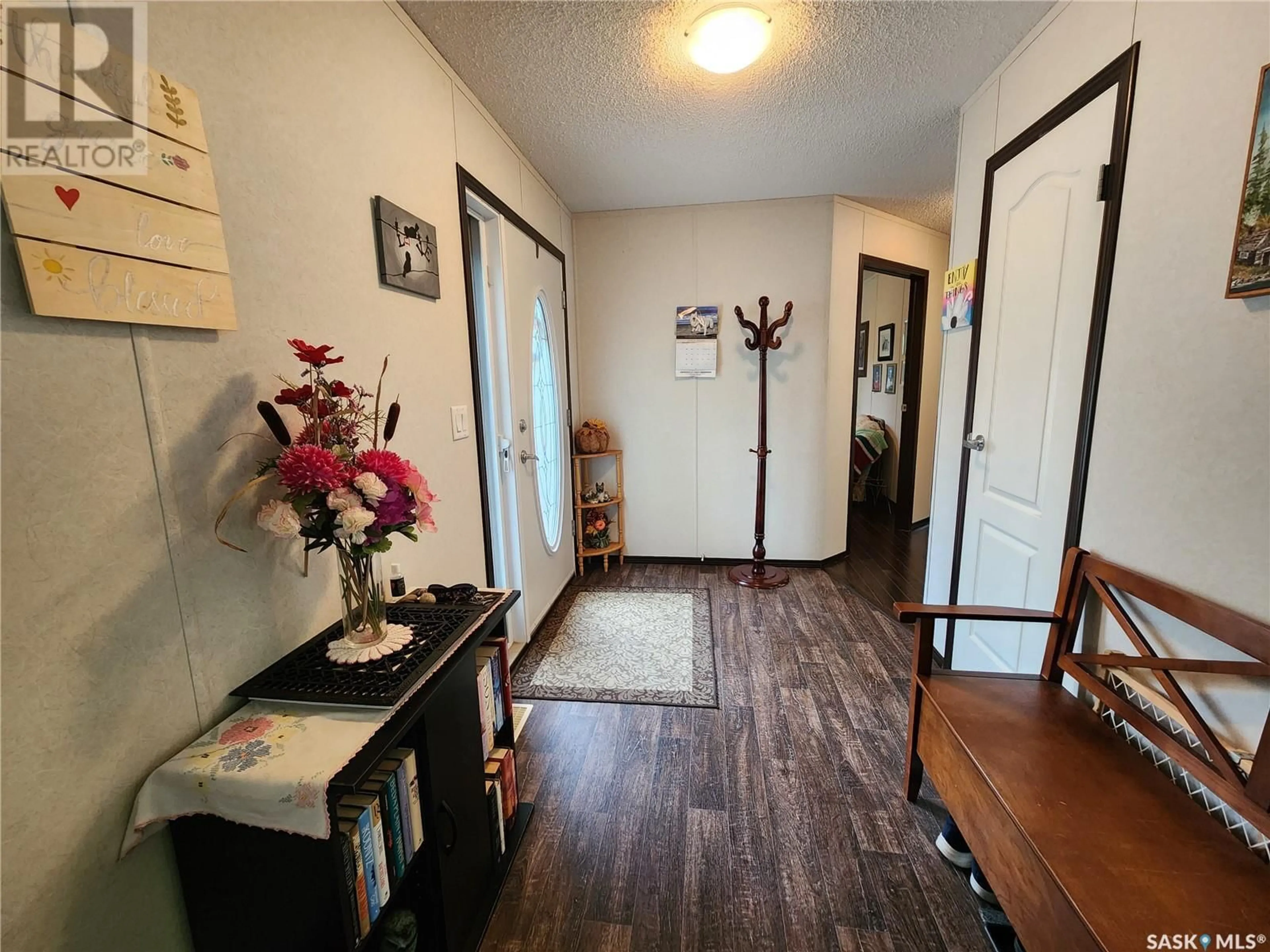 Indoor entryway for 206 Government ROAD, Ogema Saskatchewan S0C1Y0