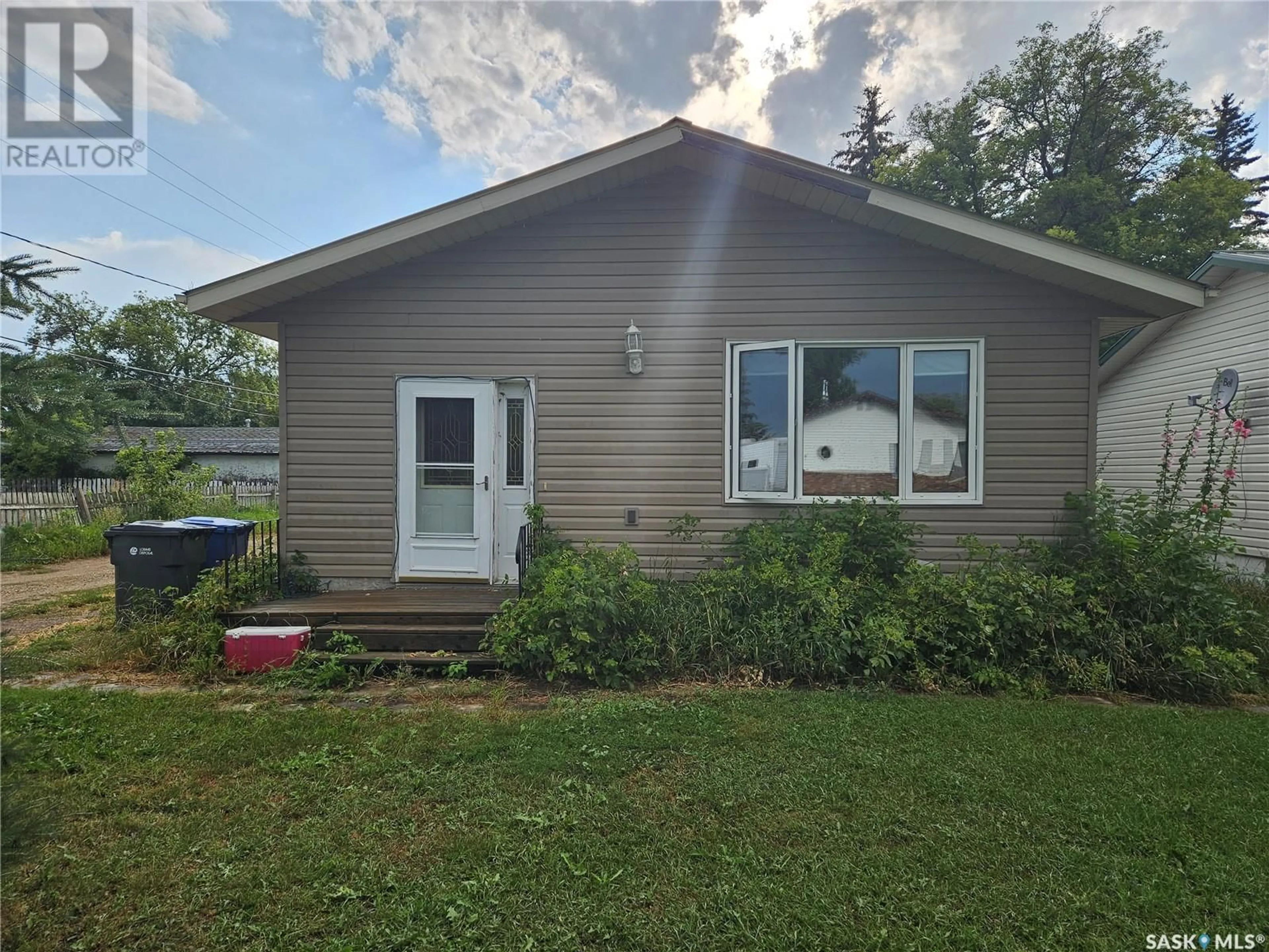 Frontside or backside of a home for 100 Alexander STREET, Wawota Saskatchewan S0G5A0