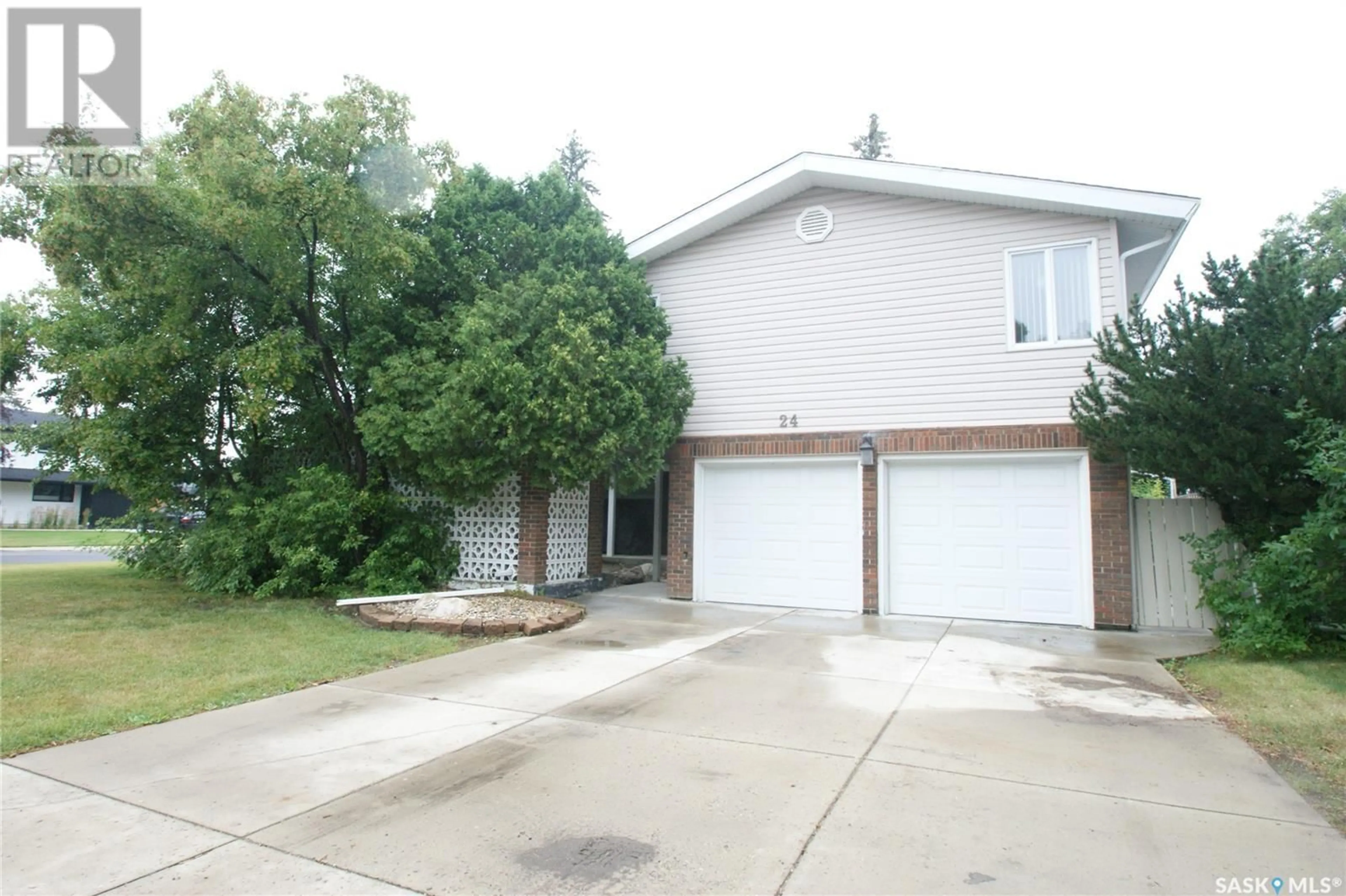 A pic from exterior of the house or condo, the street view for 24 Simpson CRESCENT, Saskatoon Saskatchewan S7H3C6