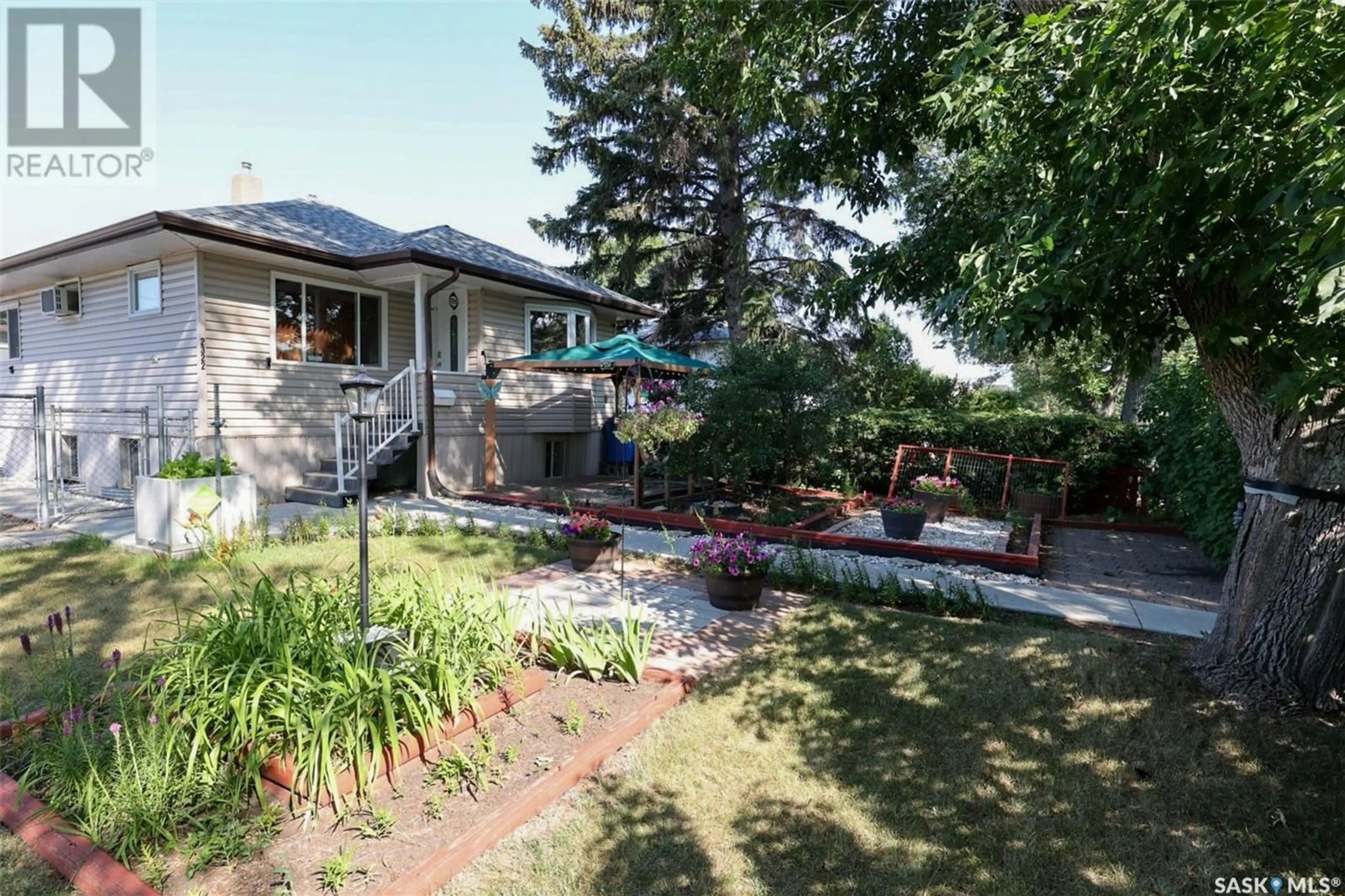 Patio for 2322 MACKAY STREET, Regina Saskatchewan S4N2T1