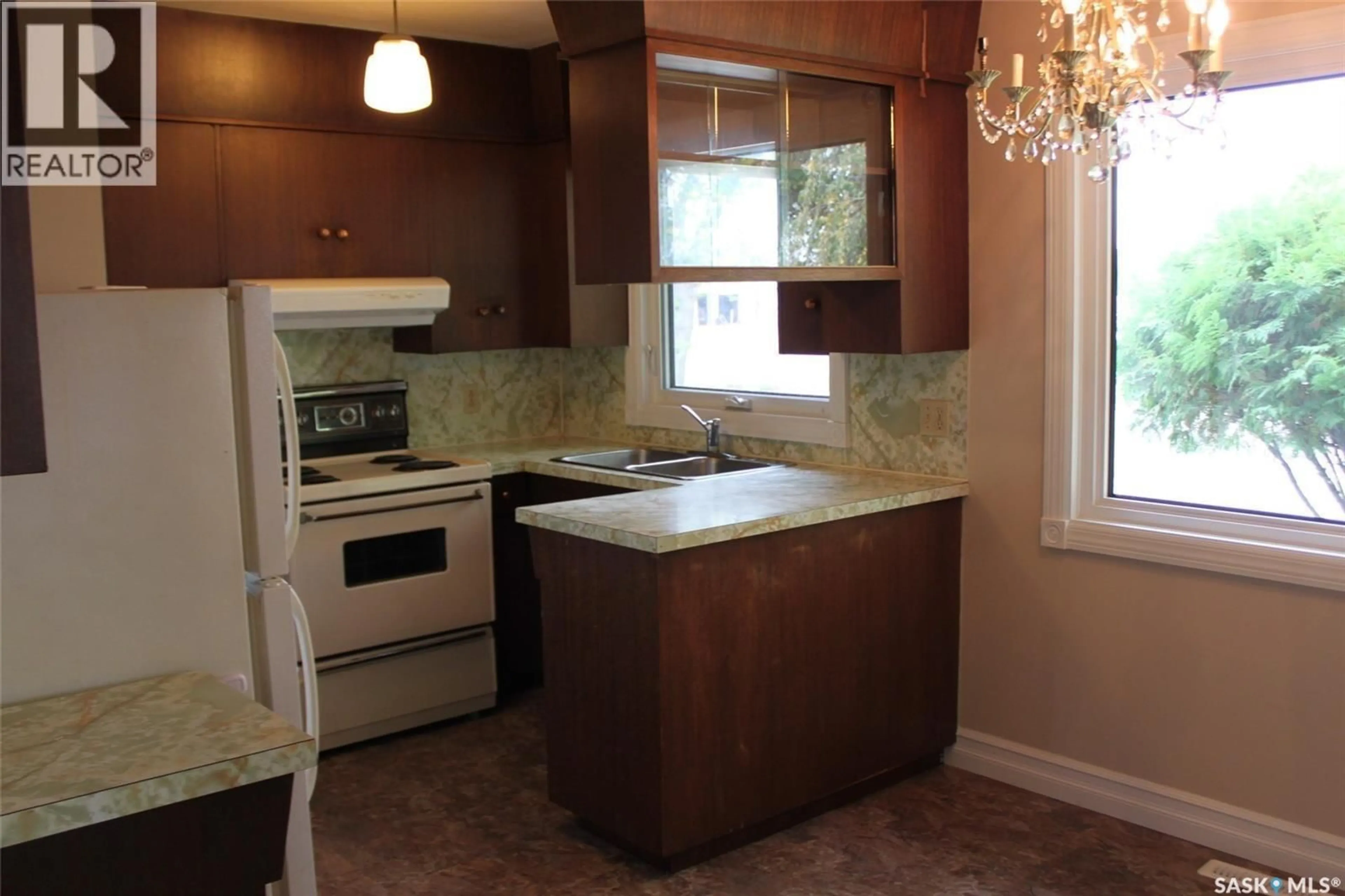 Standard kitchen, wood floors, cottage for 310 1st AVENUE W, Canora Saskatchewan S0A0L0