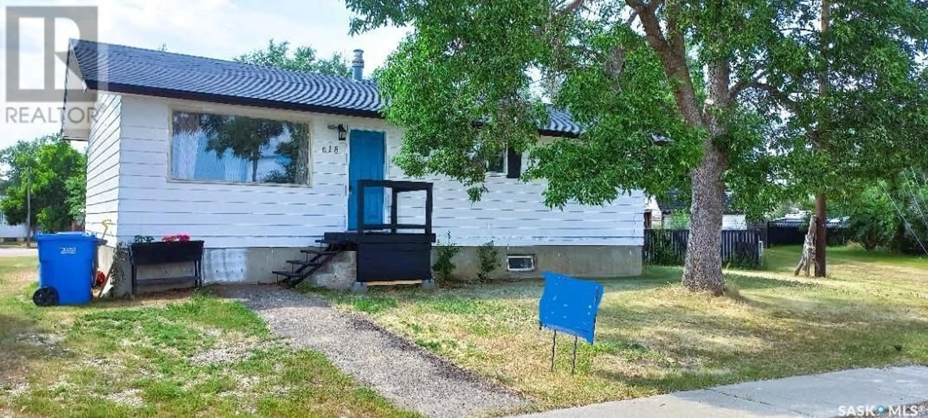 Frontside or backside of a home for 618 Maharg AVENUE, Burstall Saskatchewan S0N0H0