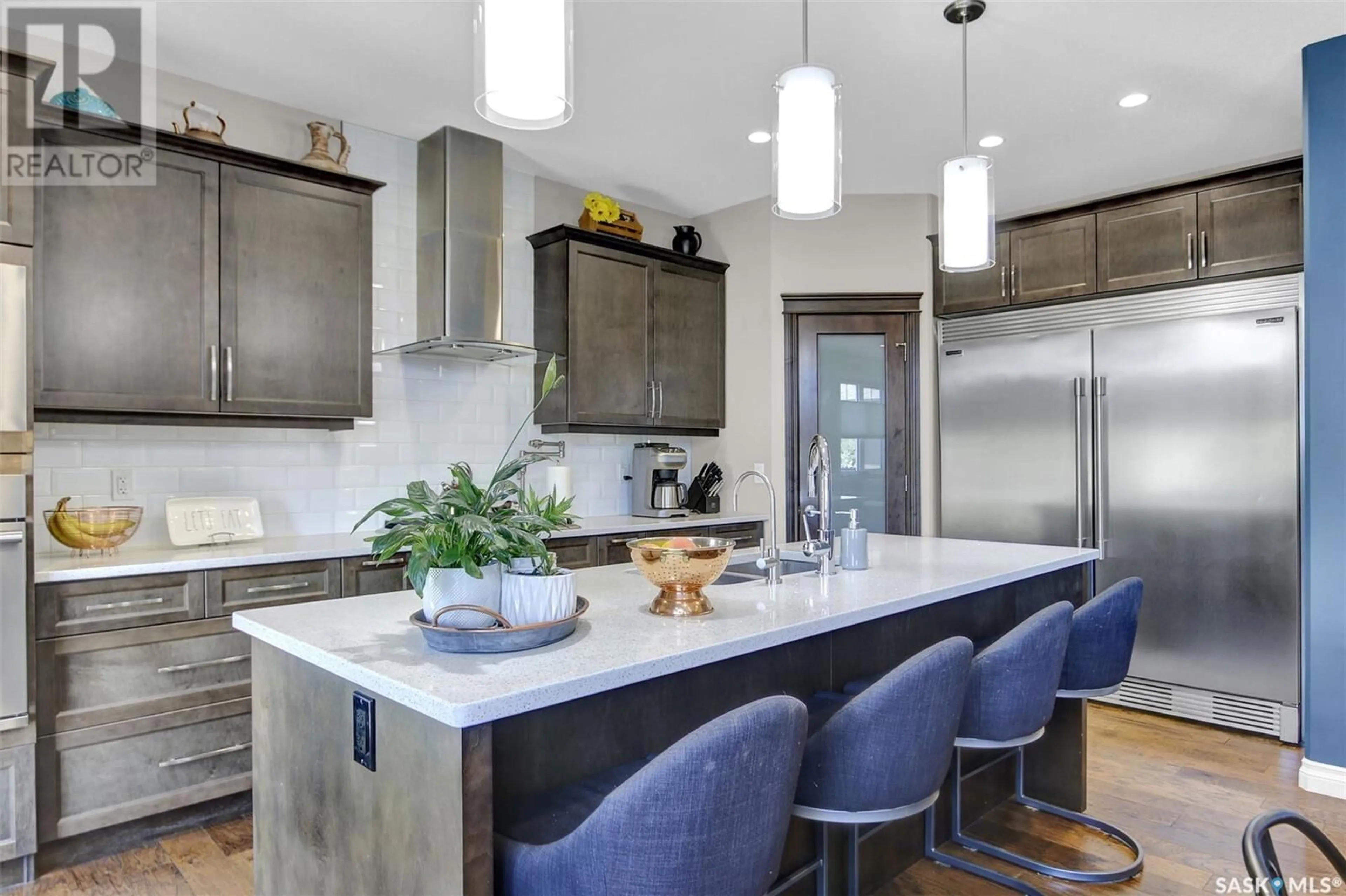 Contemporary kitchen for 3 Stanford BAY, White City Saskatchewan S4L0C9