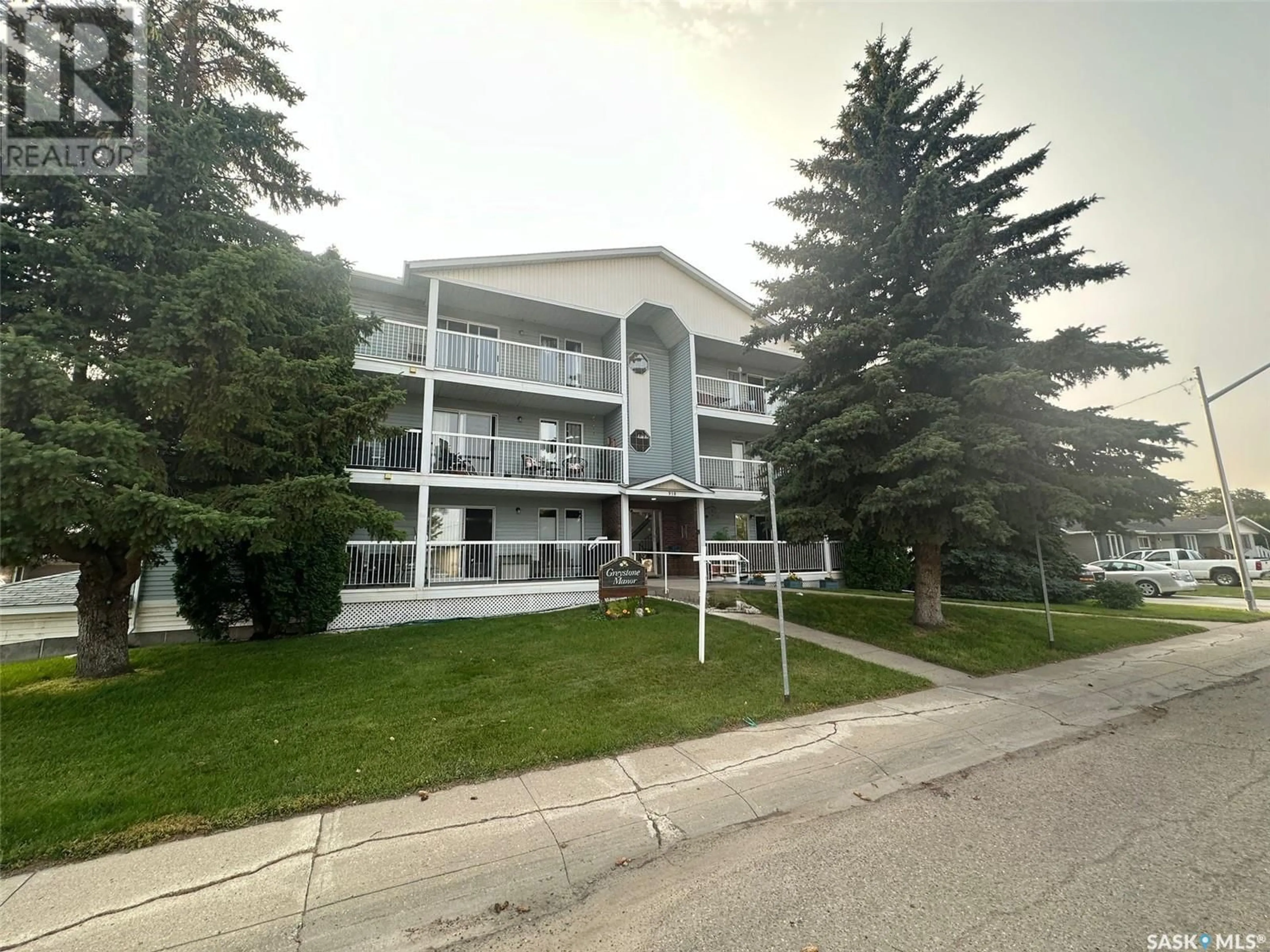 A pic from exterior of the house or condo for 103 918 Argyle AVENUE, Saskatoon Saskatchewan S7H2W1