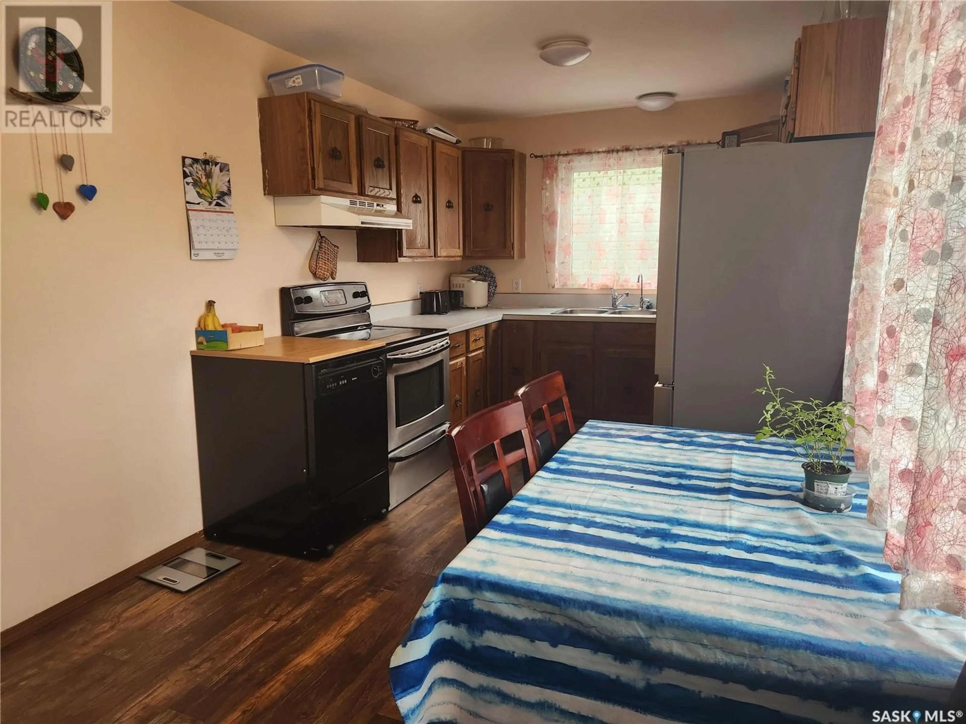 Standard kitchen, wood floors, cottage for 607 97th AVENUE, Tisdale Saskatchewan S0E1T0