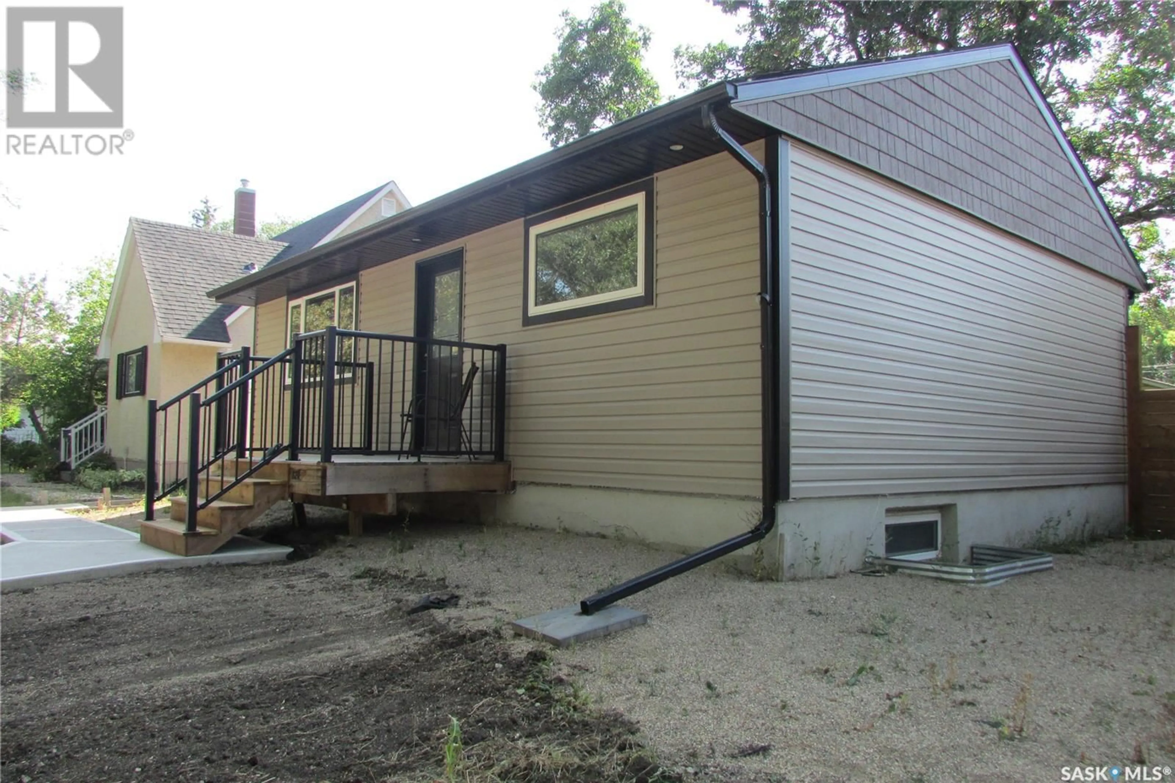 Frontside or backside of a home for 820 Grace STREET, Regina Saskatchewan S4T4V5