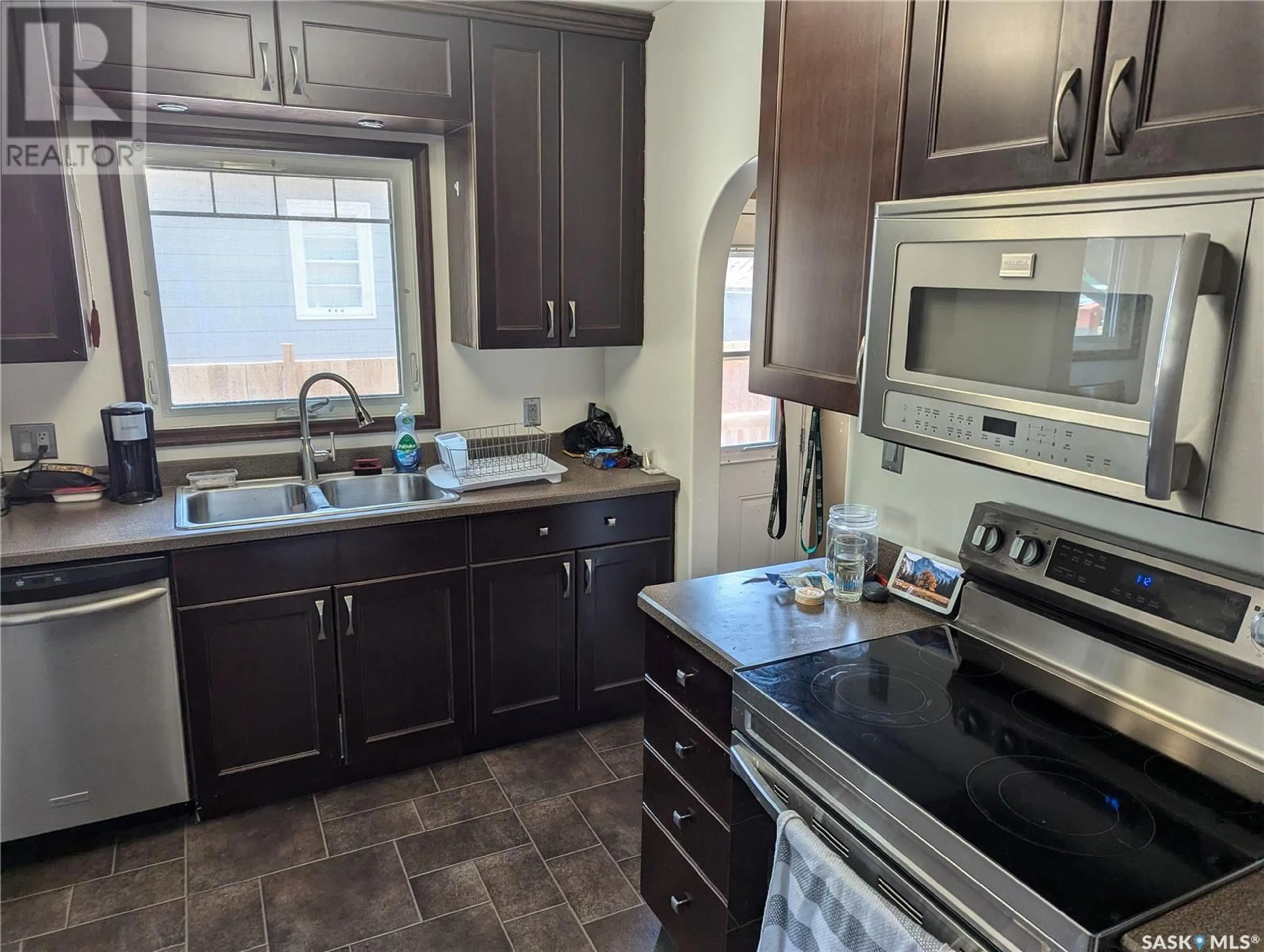 Standard kitchen for 105 11th STREET NE, Weyburn Saskatchewan S4H1J4