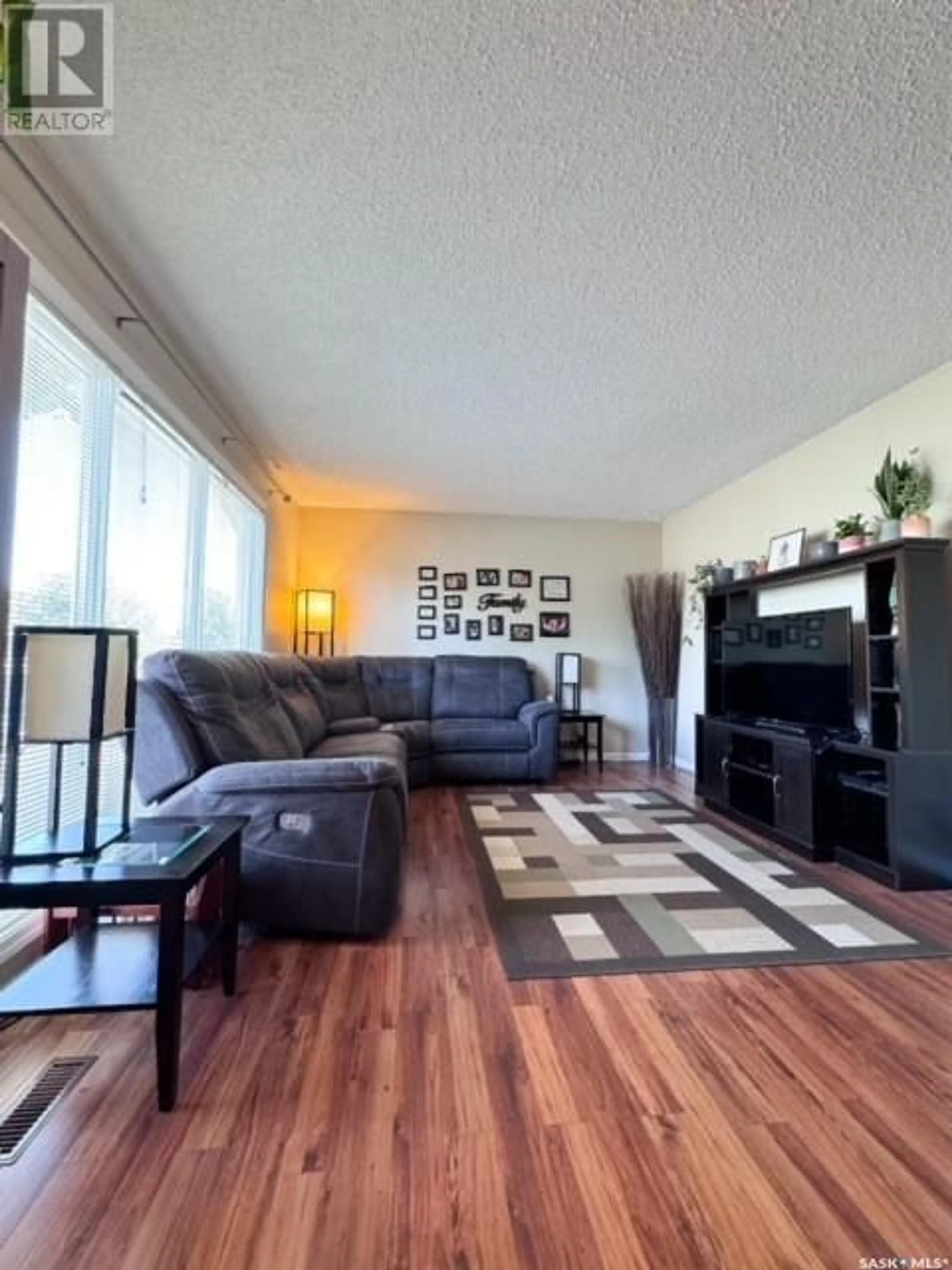 Living room for 434 Colonel Otter DRIVE, Swift Current Saskatchewan S9H4P6