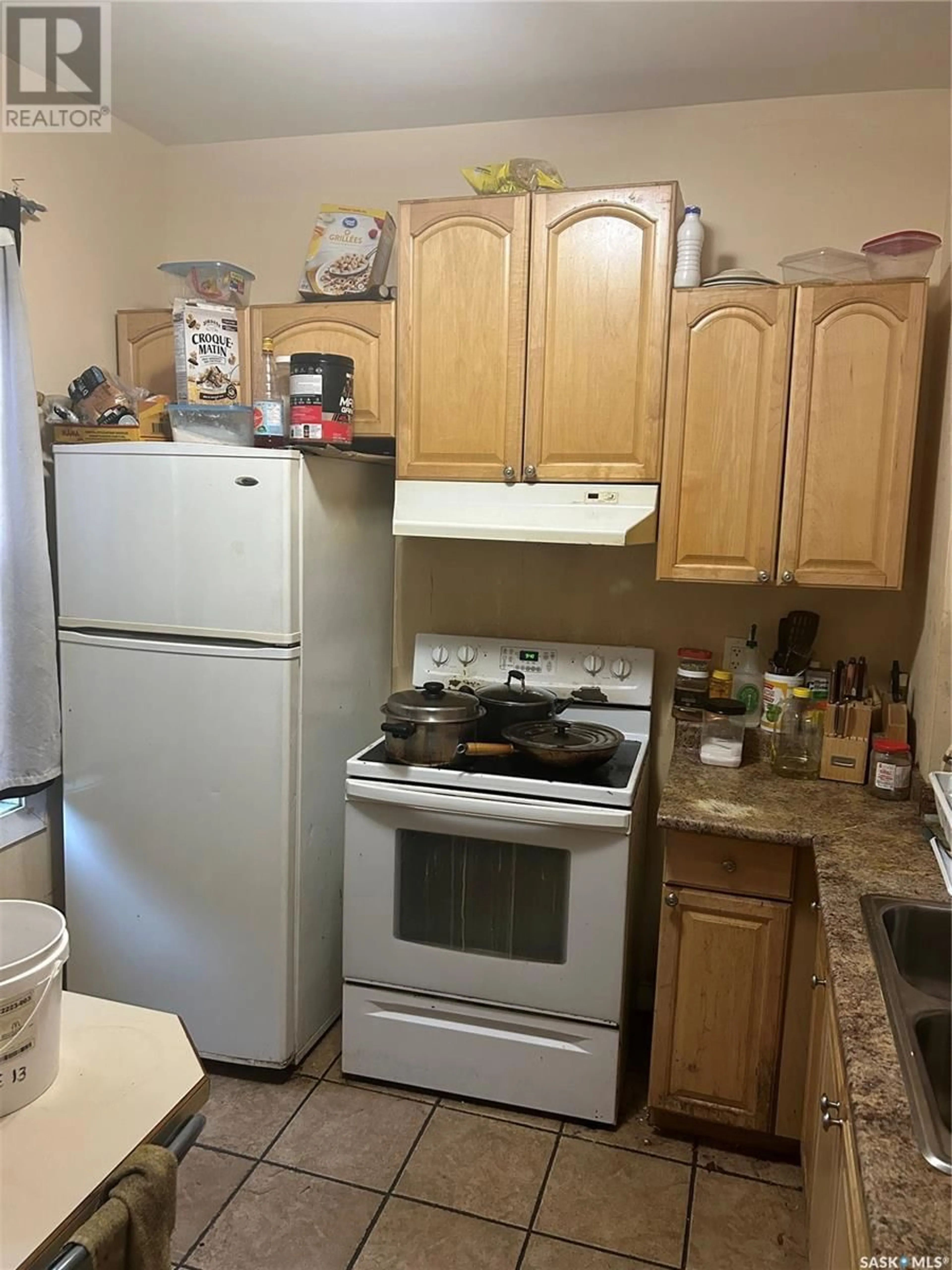 Standard kitchen for 1857 Halifax STREET, Regina Saskatchewan S4T1T4