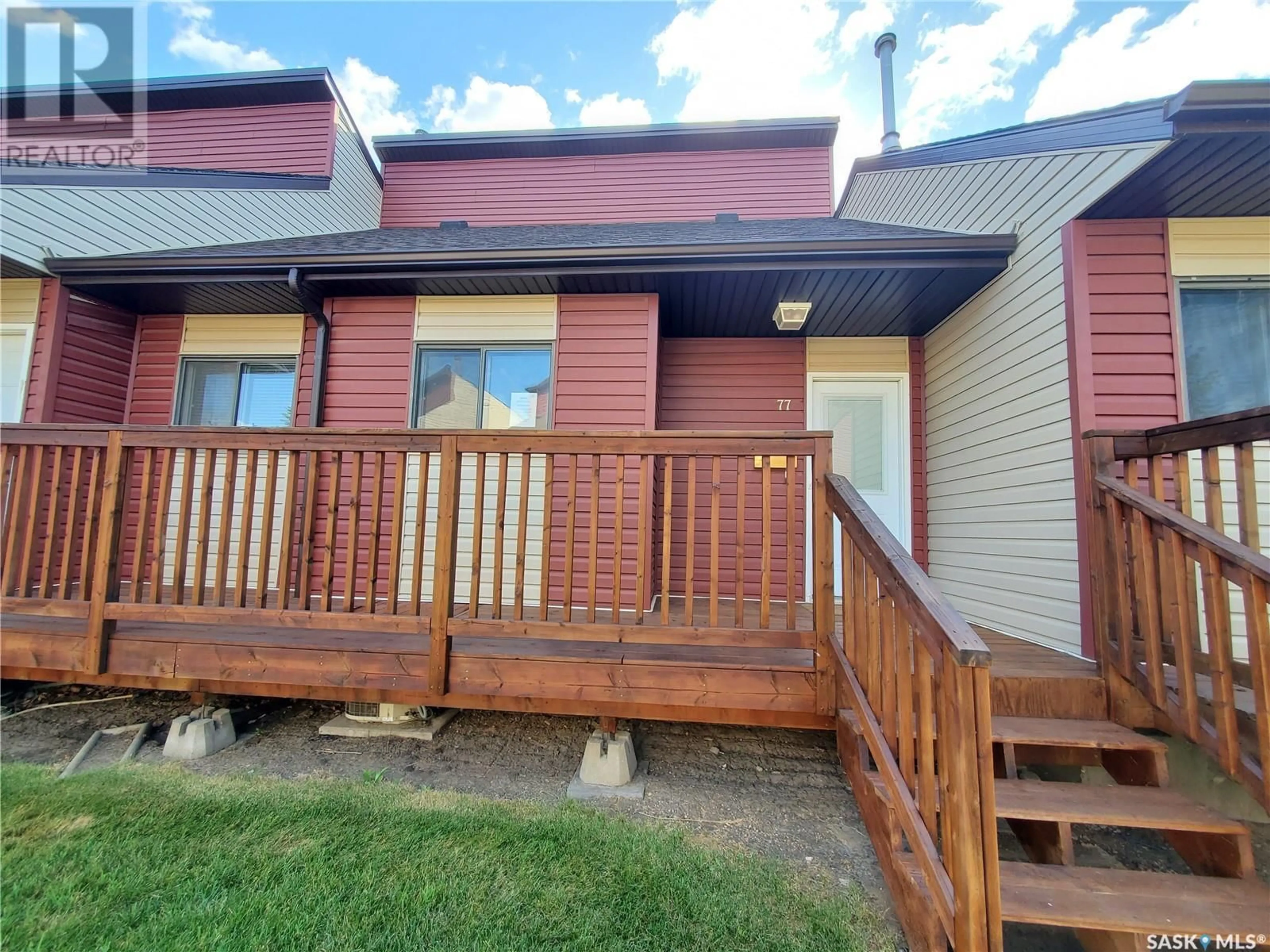 A pic from exterior of the house or condo for 77 331 Pendygrasse ROAD, Saskatoon Saskatchewan S7M4R3