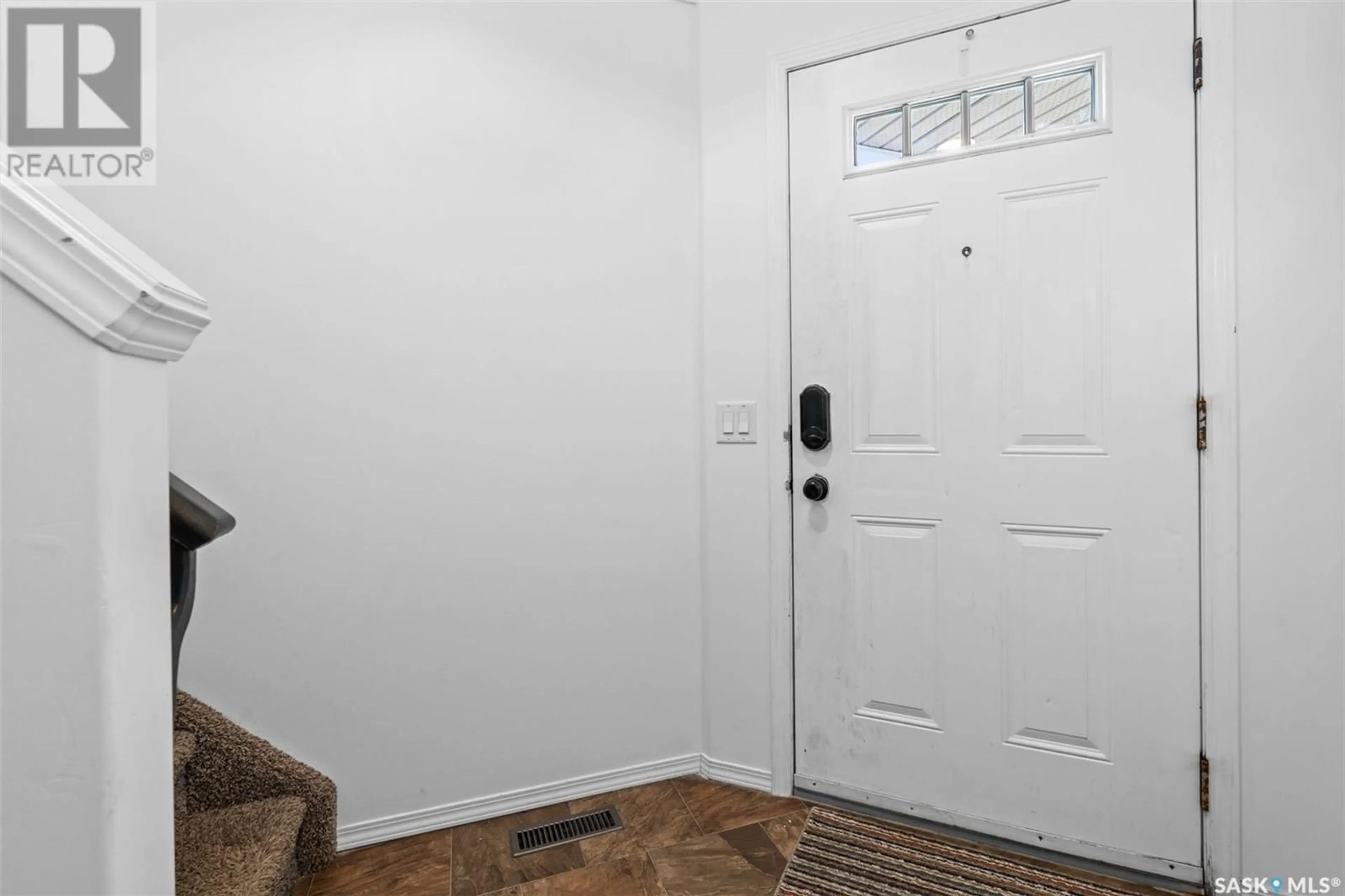 Indoor entryway for 634 Lehrer CRESCENT, Saskatoon Saskatchewan S7R0L2