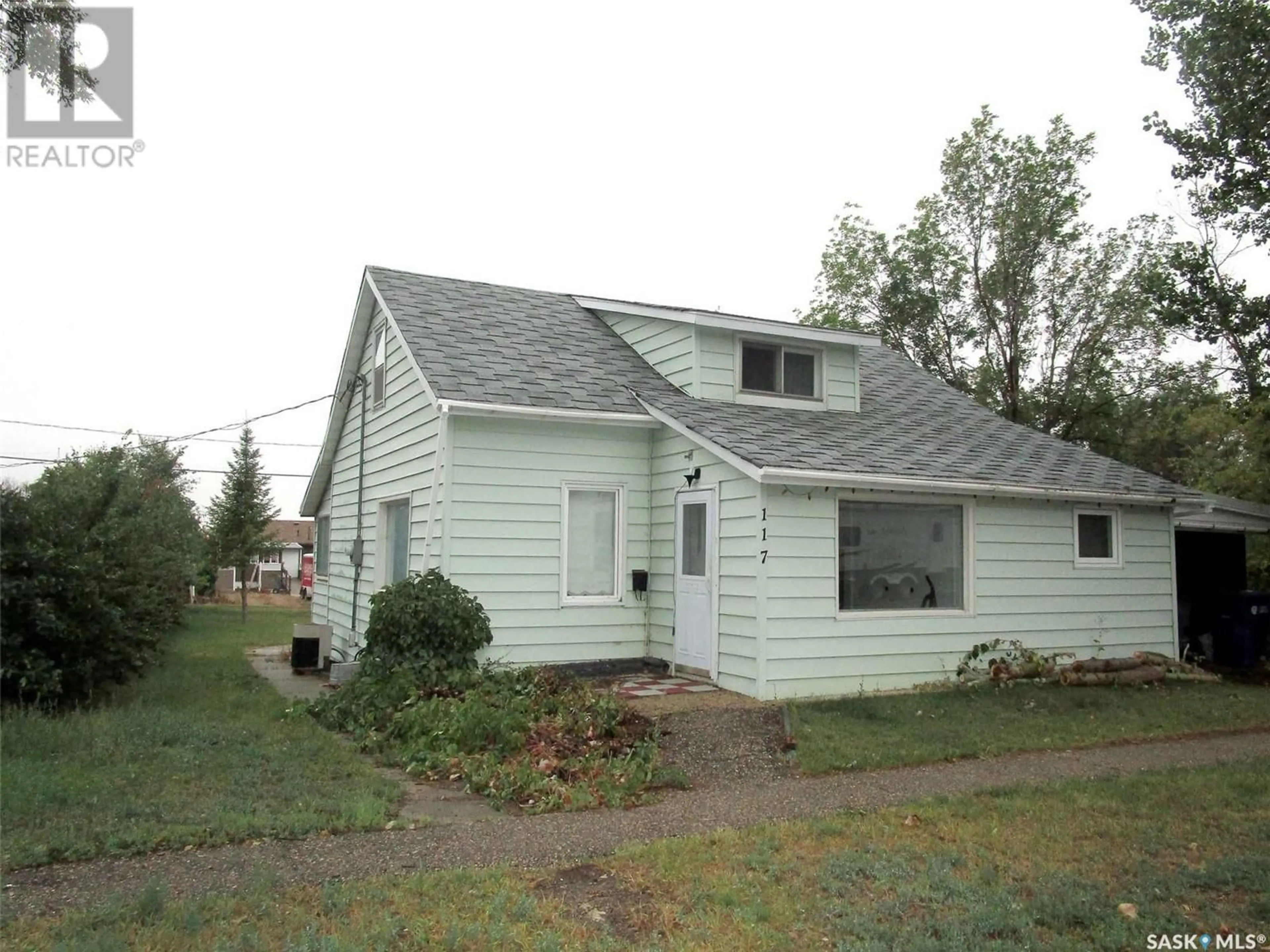 Frontside or backside of a home for 117 Churchill AVENUE, Coronach Saskatchewan S0H0Z0