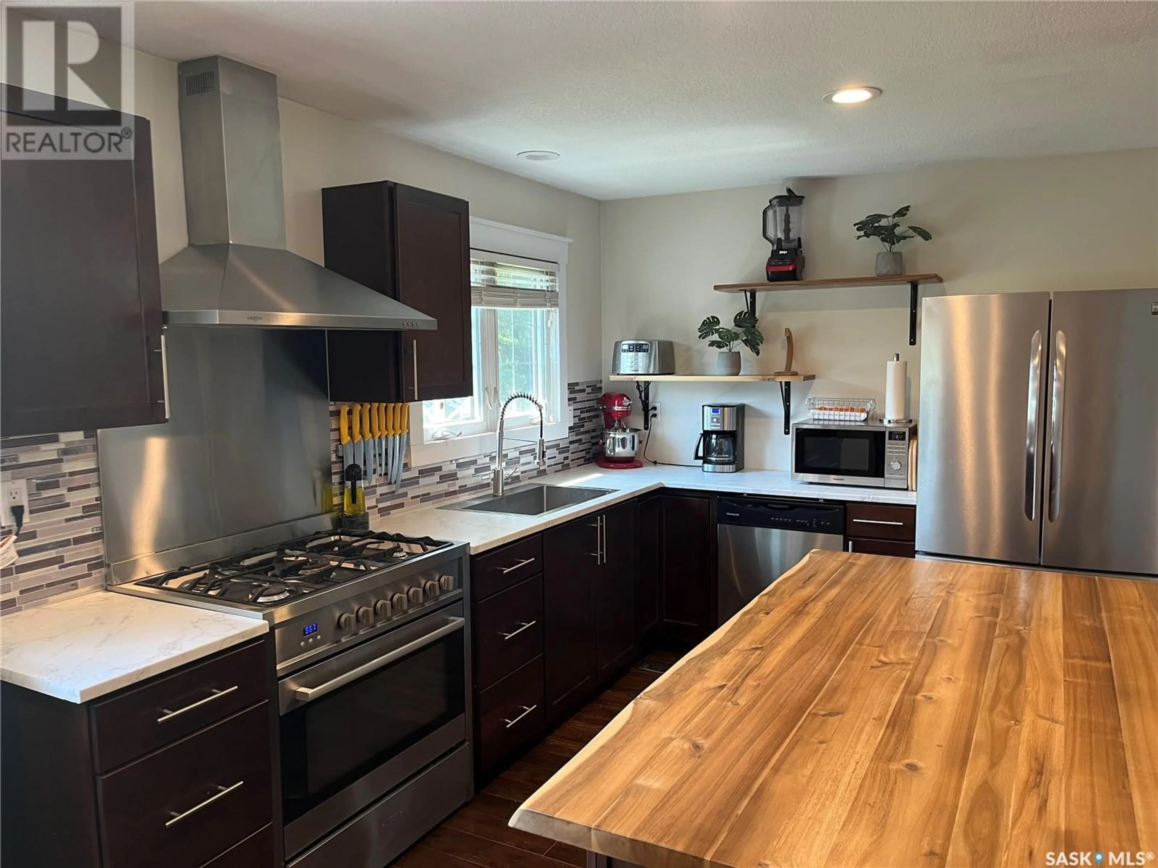 Contemporary kitchen for Buckland Acreage, Buckland Rm No. 491 Saskatchewan S6V5R3