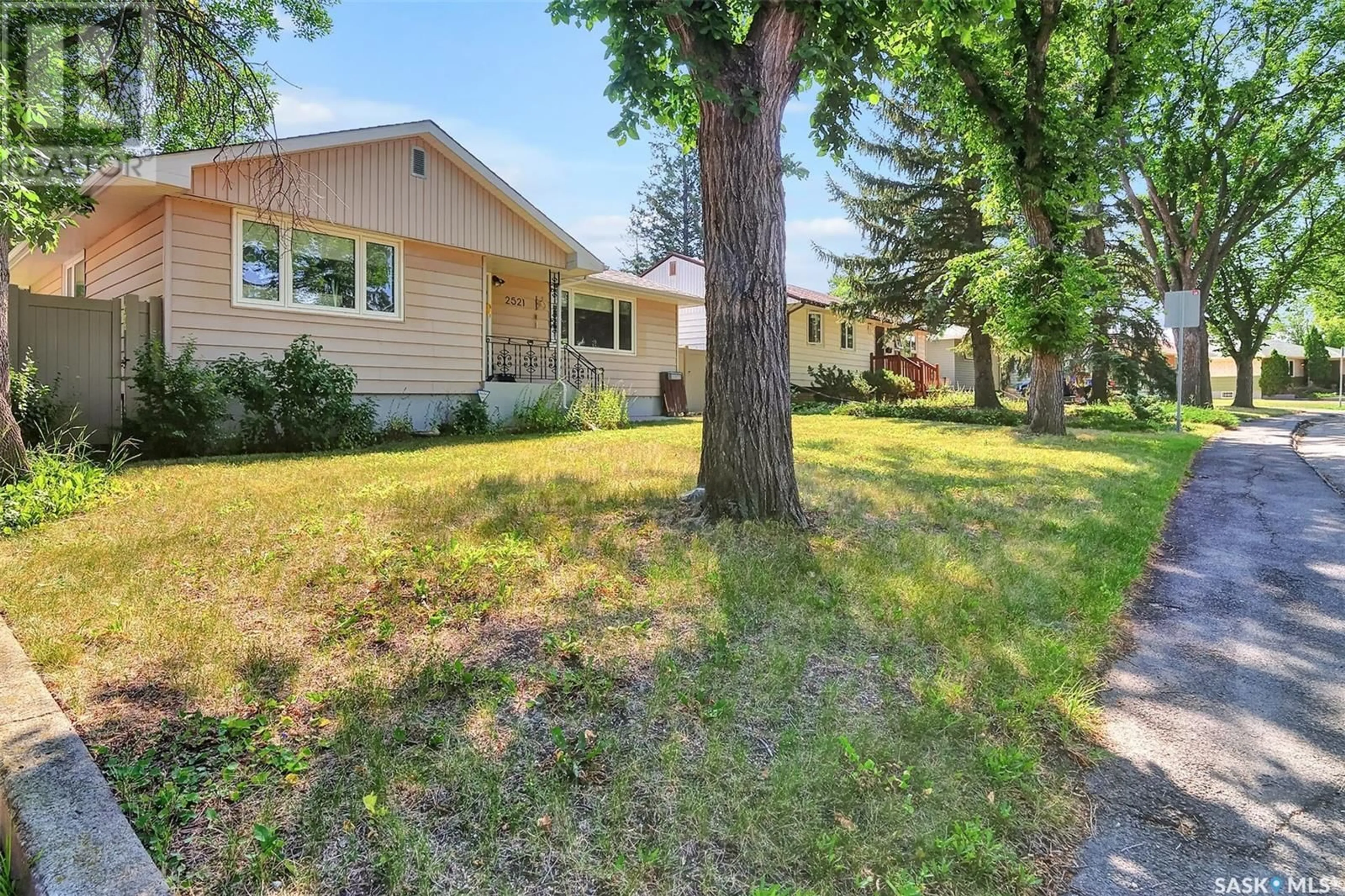 Fenced yard for 2521 Coronation STREET, Regina Saskatchewan S4S0L1