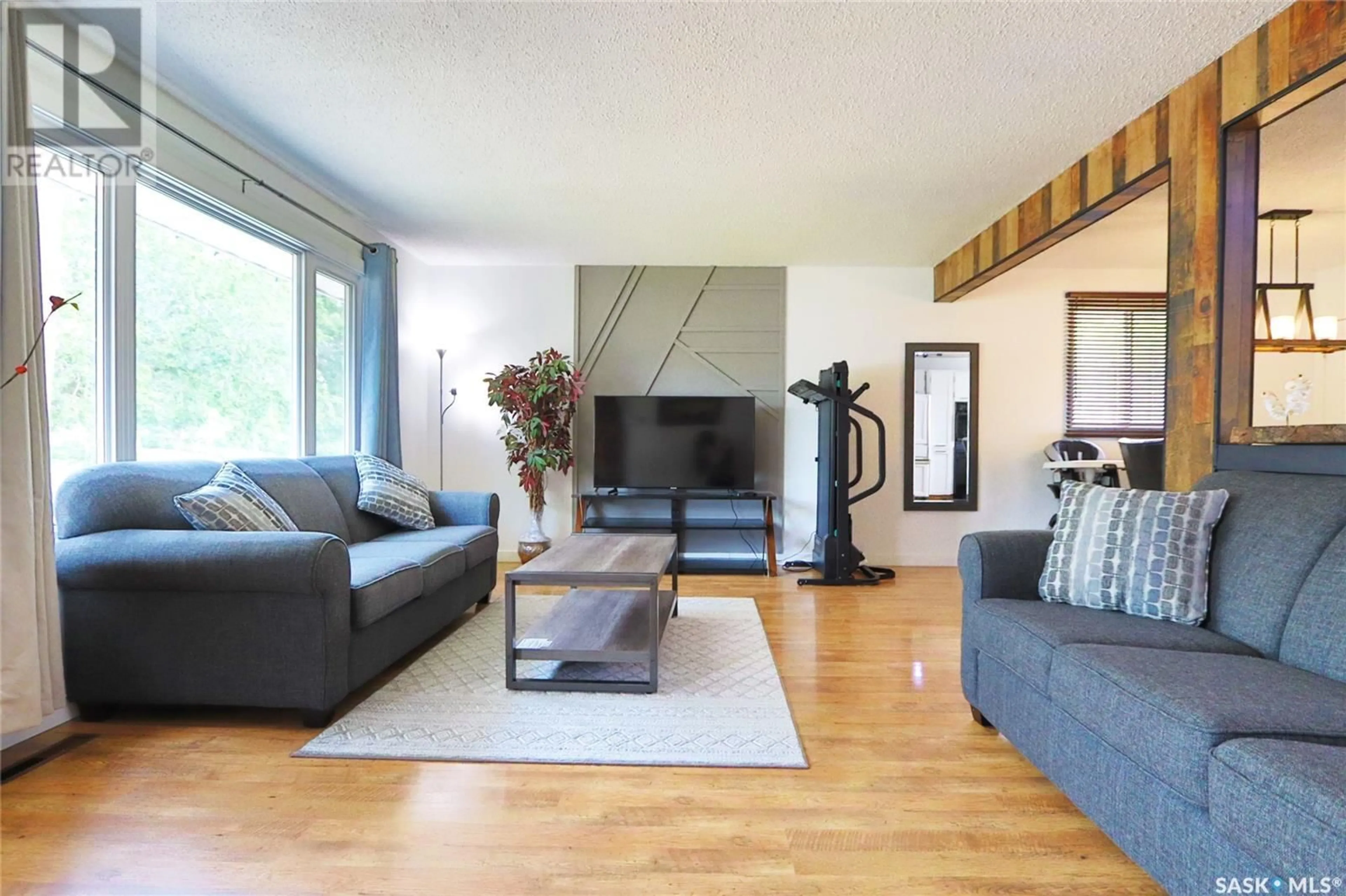 Living room for 3101 Avonhurst DRIVE, Regina Saskatchewan S4R3J6