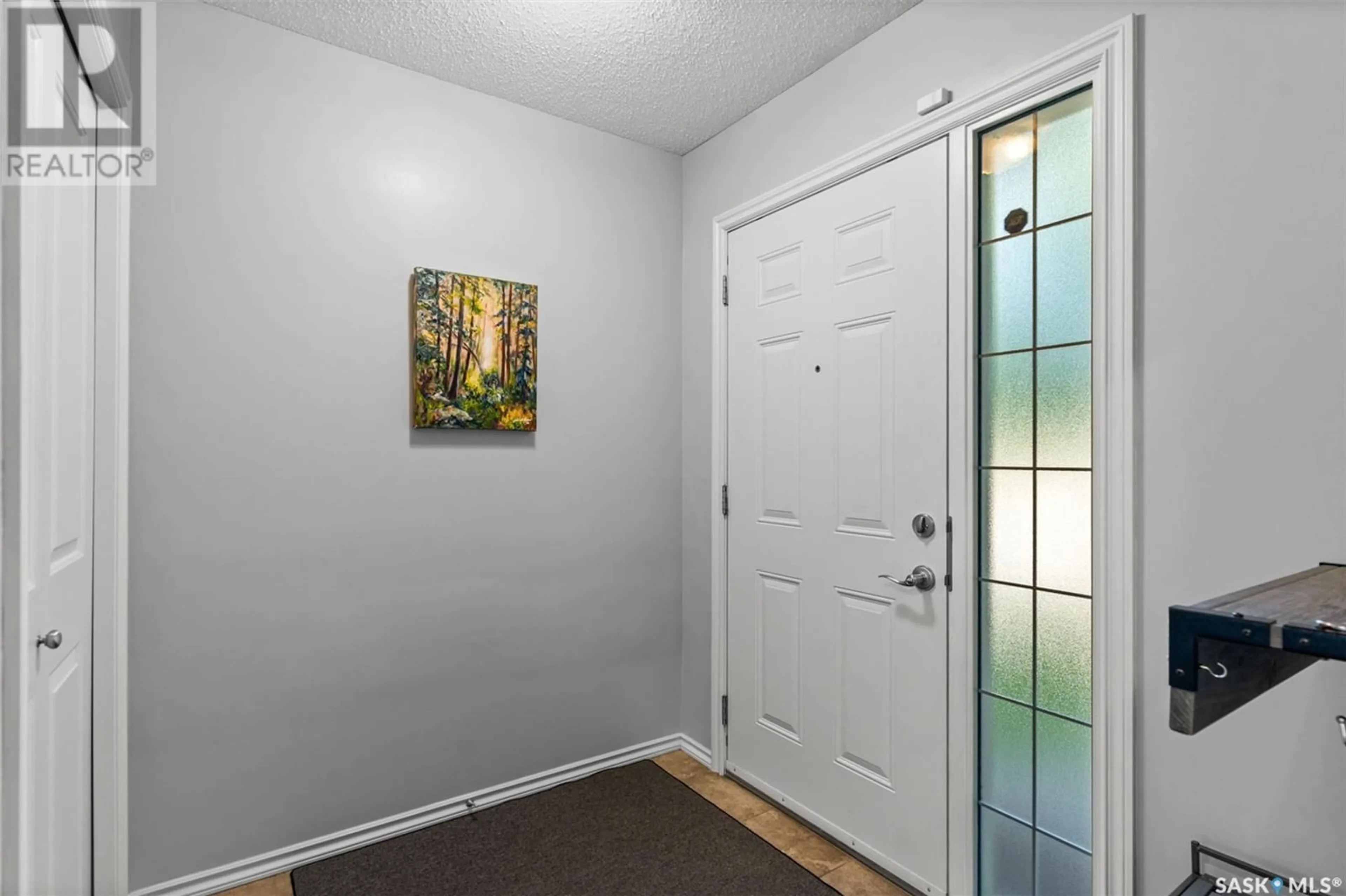 Indoor entryway for 212 105 Lynd CRESCENT, Saskatoon Saskatchewan S7T0C3