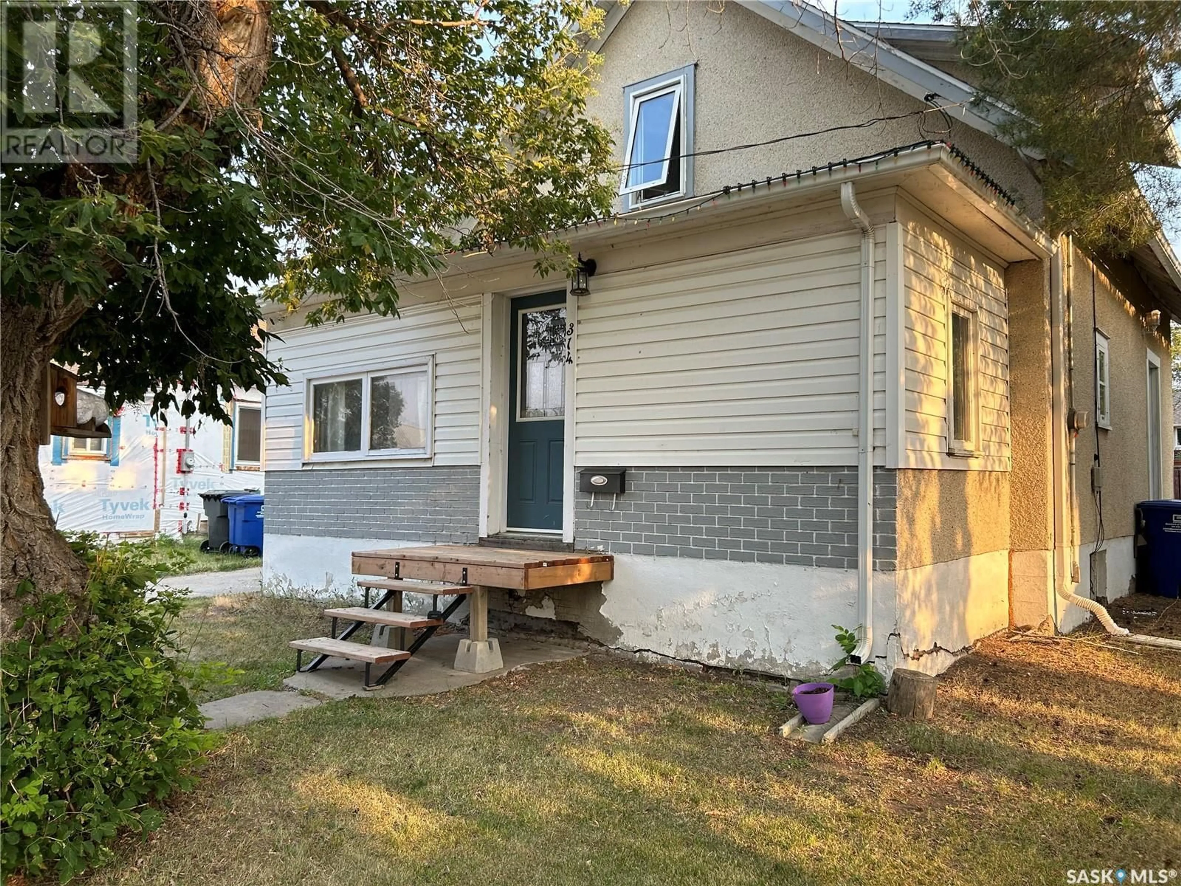 Frontside or backside of a home for 314 3rd AVENUE SE, Weyburn Saskatchewan S4H1X4