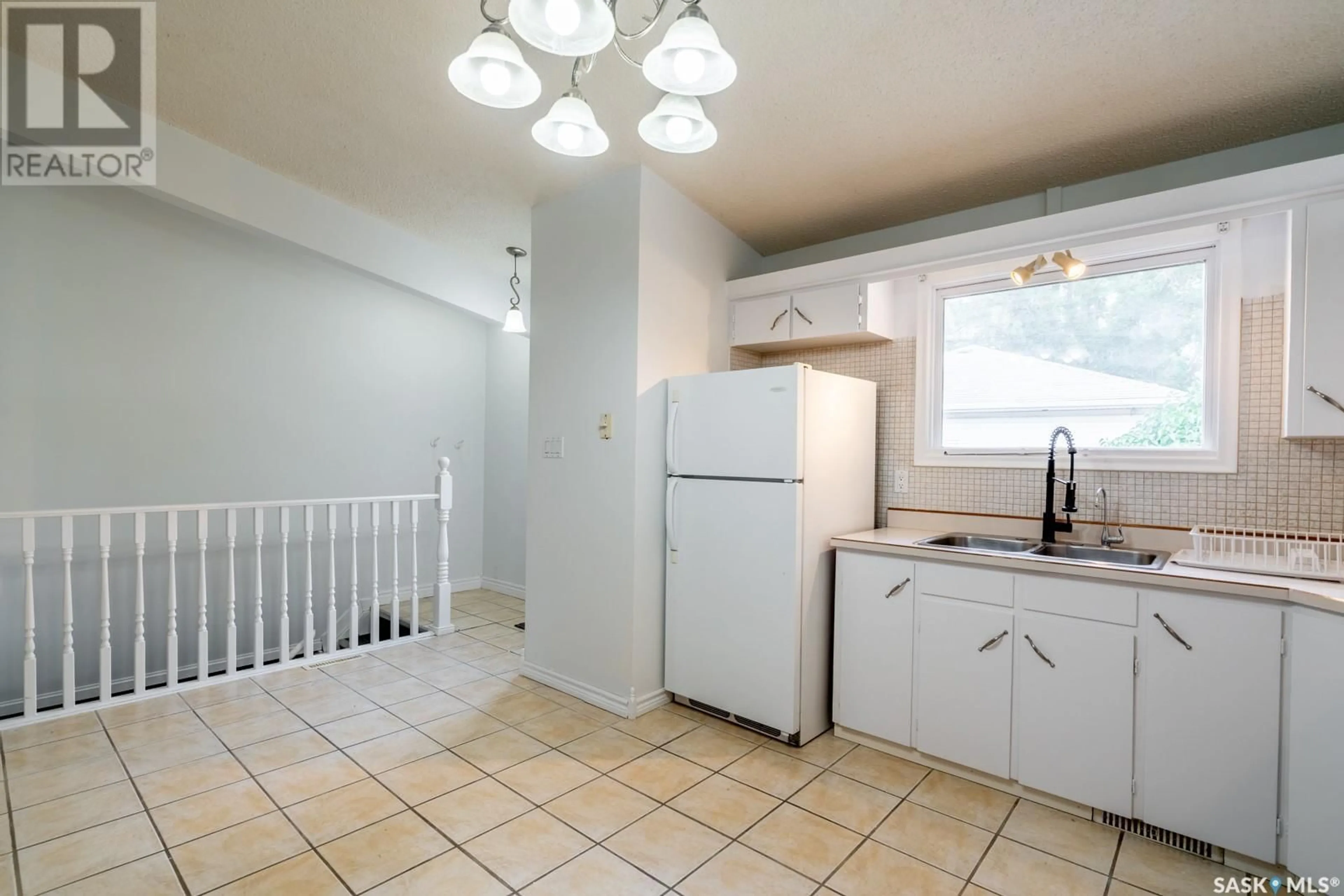 Standard kitchen for 312 Shannon ROAD, Regina Saskatchewan S4S5J1