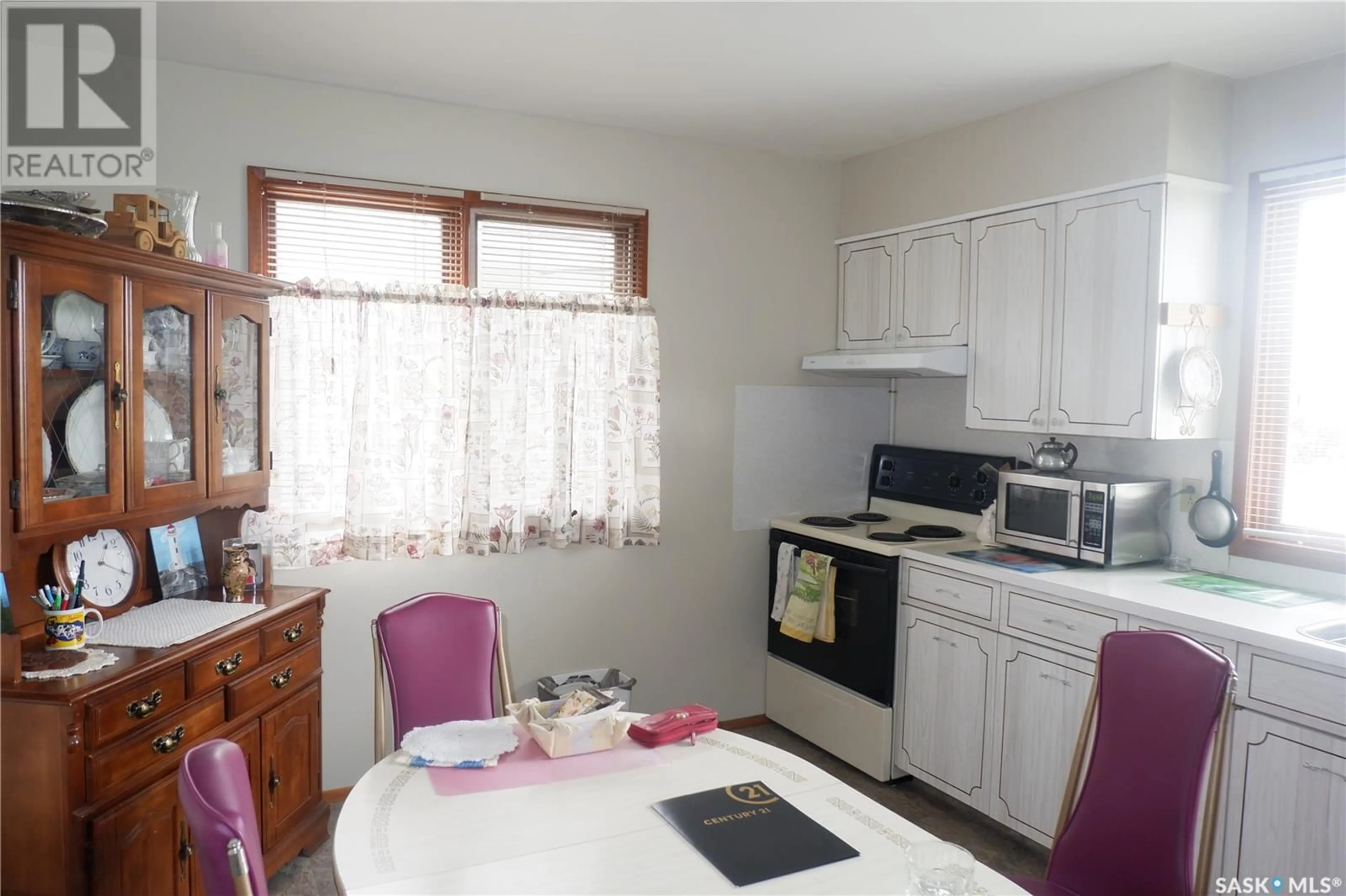 Standard kitchen for 507 6th AVENUE W, Assiniboia Saskatchewan S0H0B0