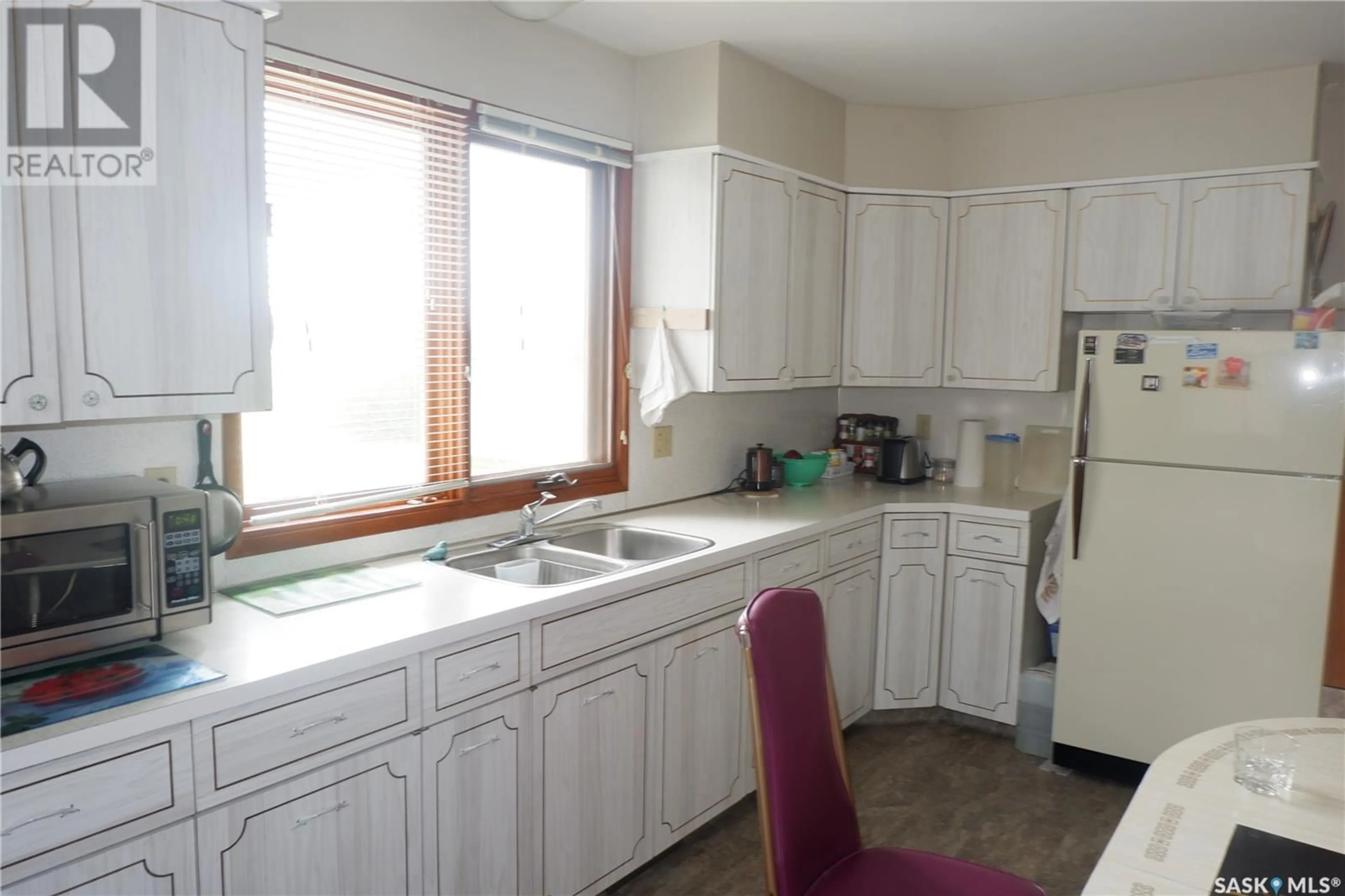 Kitchen for 507 6th AVENUE W, Assiniboia Saskatchewan S0H0B0