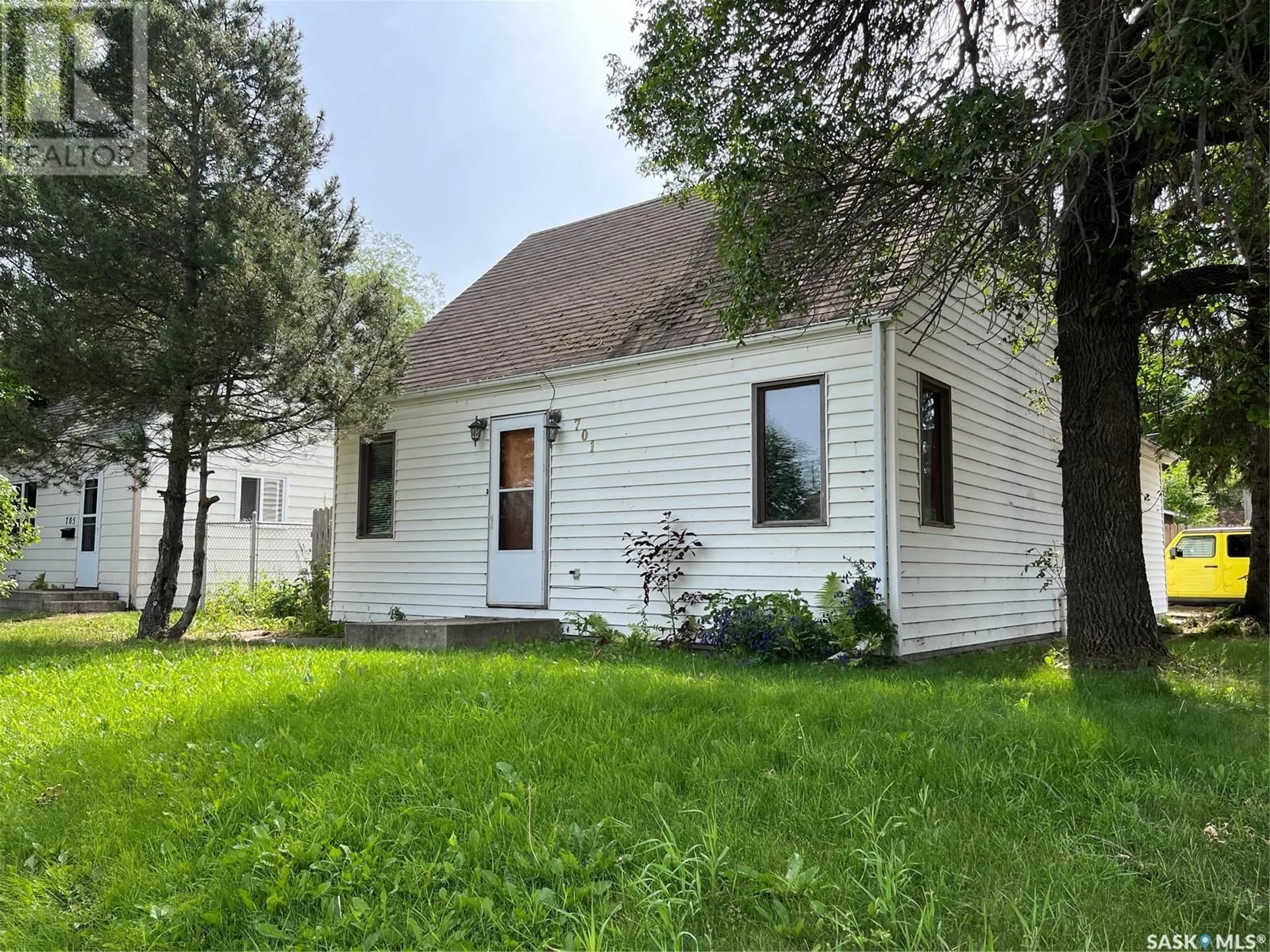 Frontside or backside of a home for 701 4th STREET E, Prince Albert Saskatchewan S6V0K4