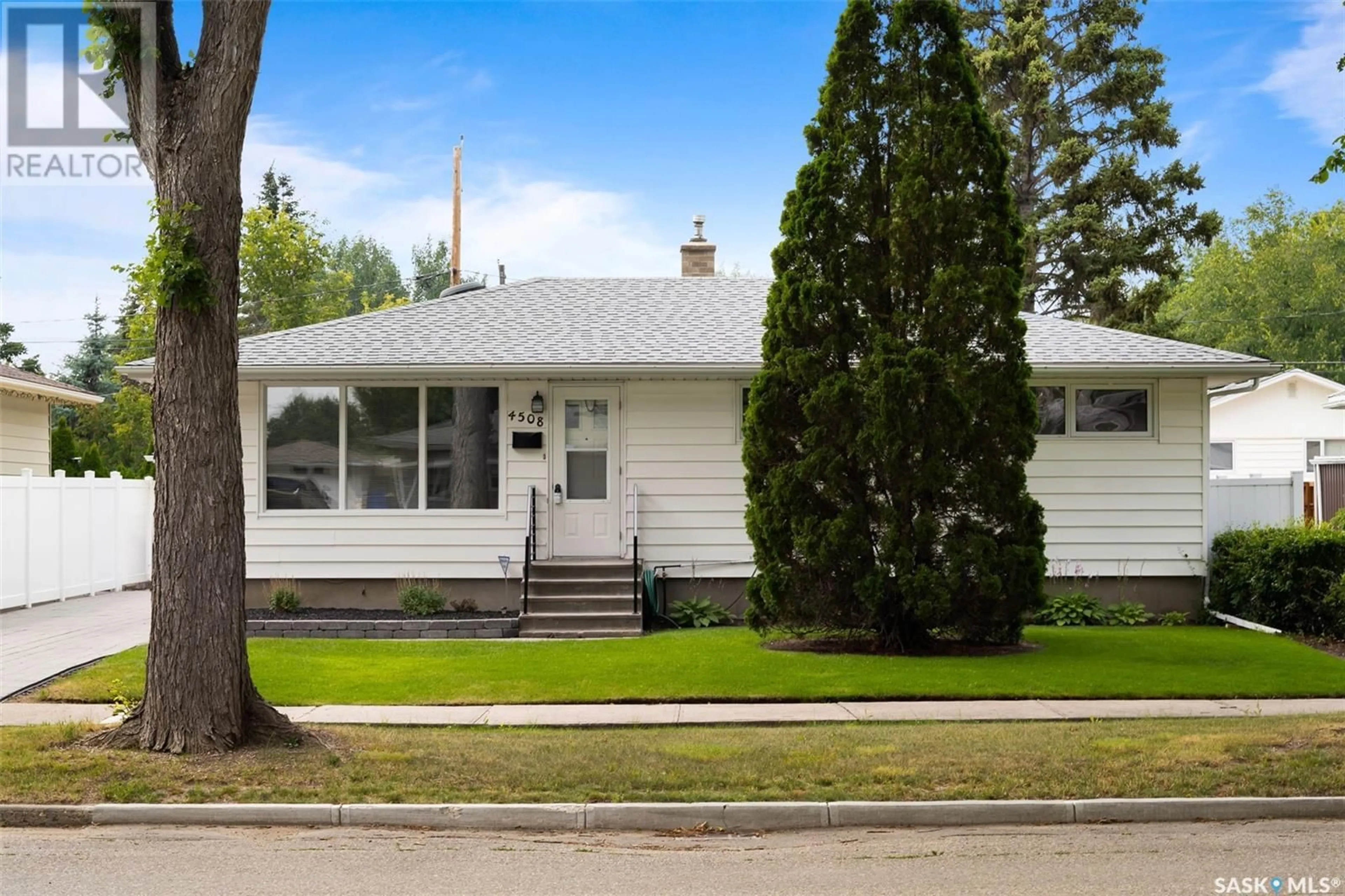 Frontside or backside of a home for 4508 England ROAD, Regina Saskatchewan S4R4P5